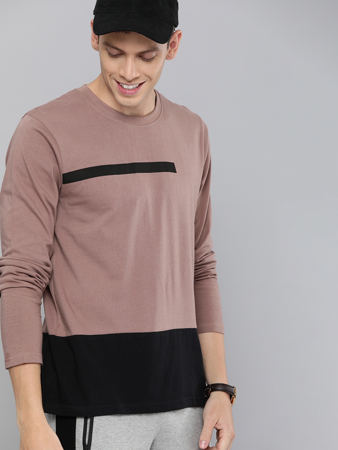 

HERENOW Men Mauve Black Colourblocked Round Neck Pure Cotton T-shirt