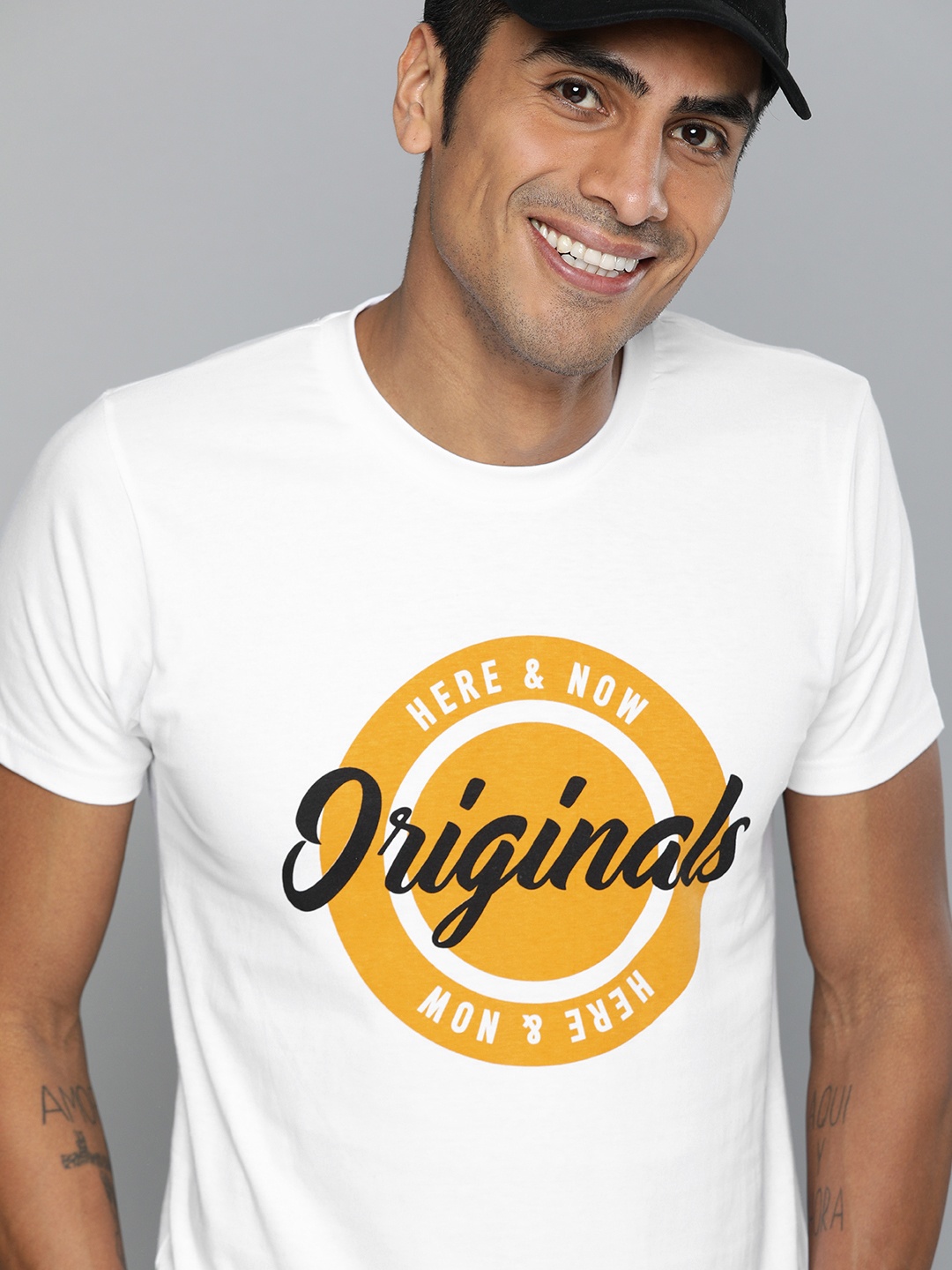 

HERENOW Men White Printed Round Neck Pure Cotton T-shirt