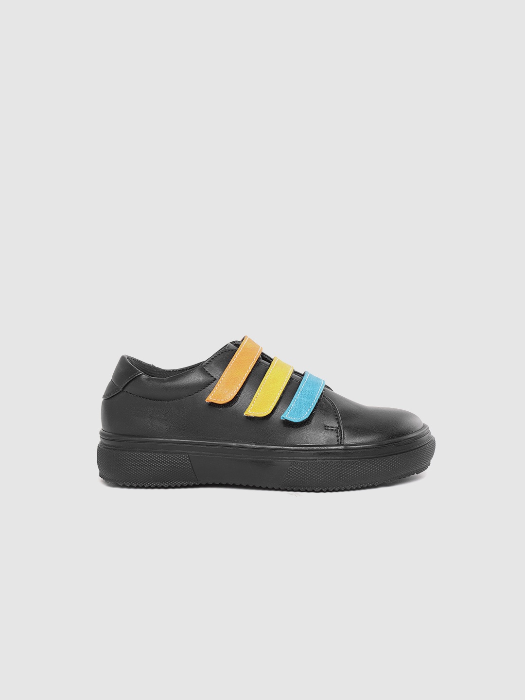 

YK Boys Black Solid Sneakers with Colourblocked Detail