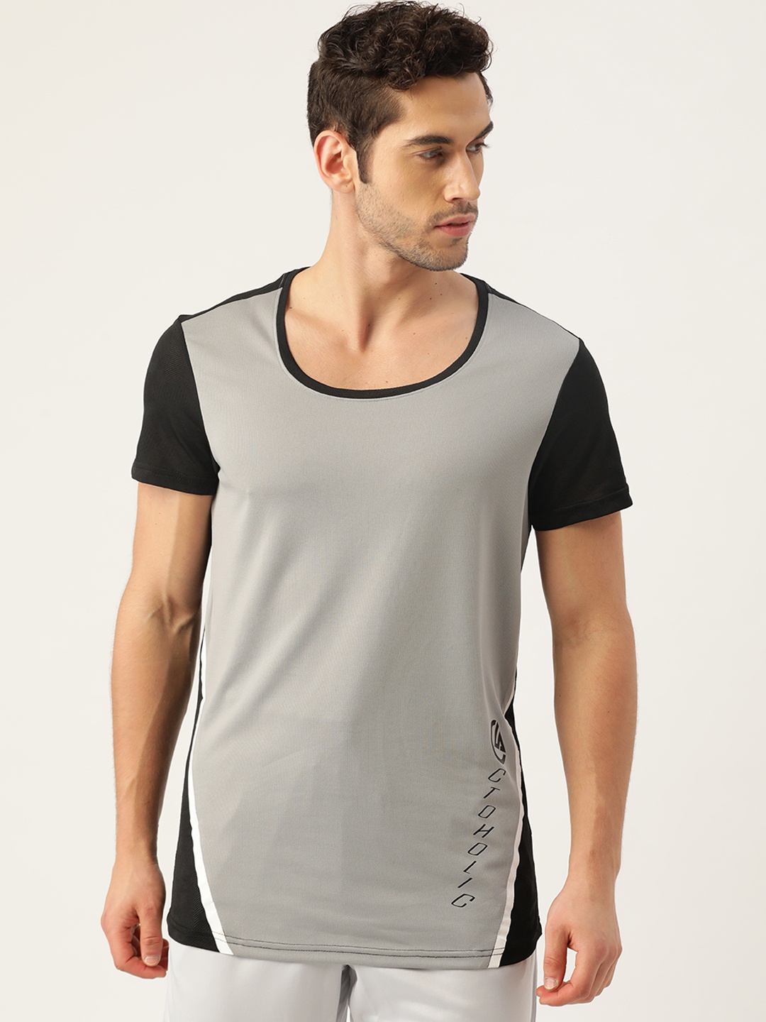 

ACTOHOLIC Men Grey & Black Solid Round Neck T-shirt