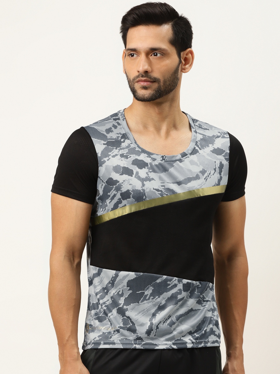 

ACTOHOLIC Men Grey & Black Printed Round Neck T-shirt