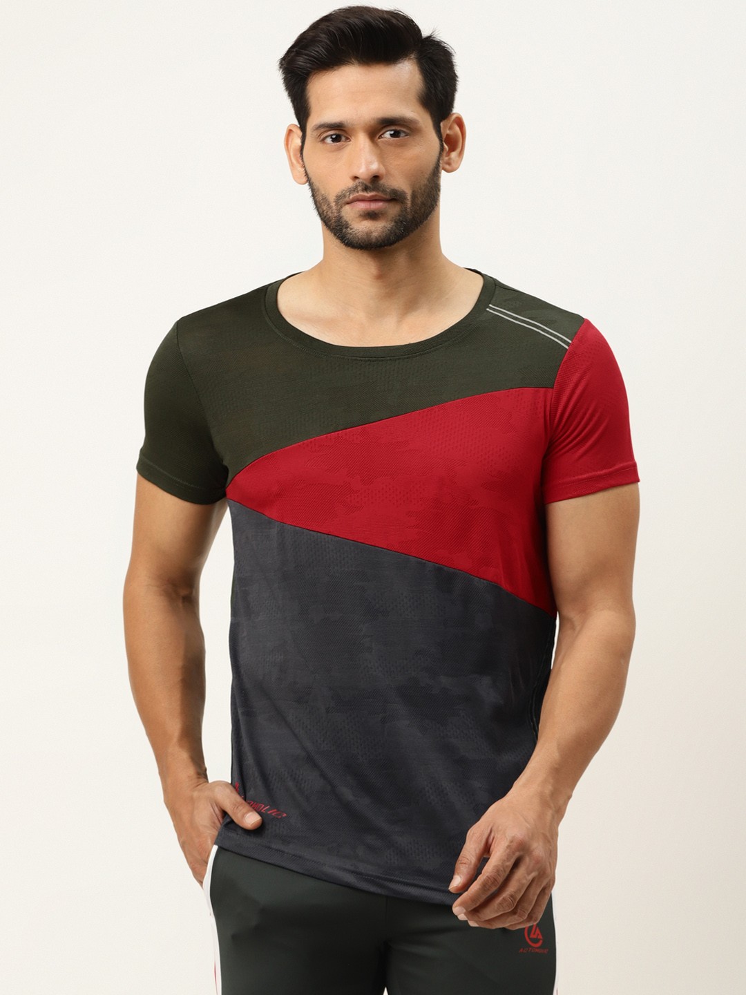 

ACTOHOLIC Men Charcoal Grey & Red Colourblocked Round Neck T-shirt
