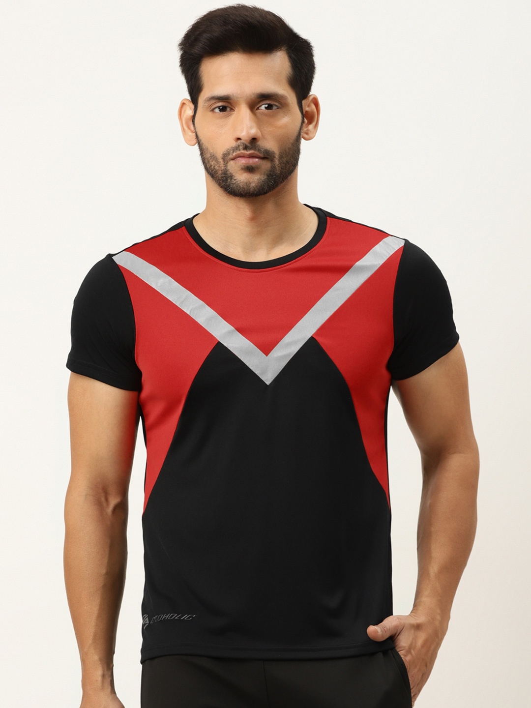 

ACTOHOLIC Men Black & Red Colourblocked Round Neck T-shirt