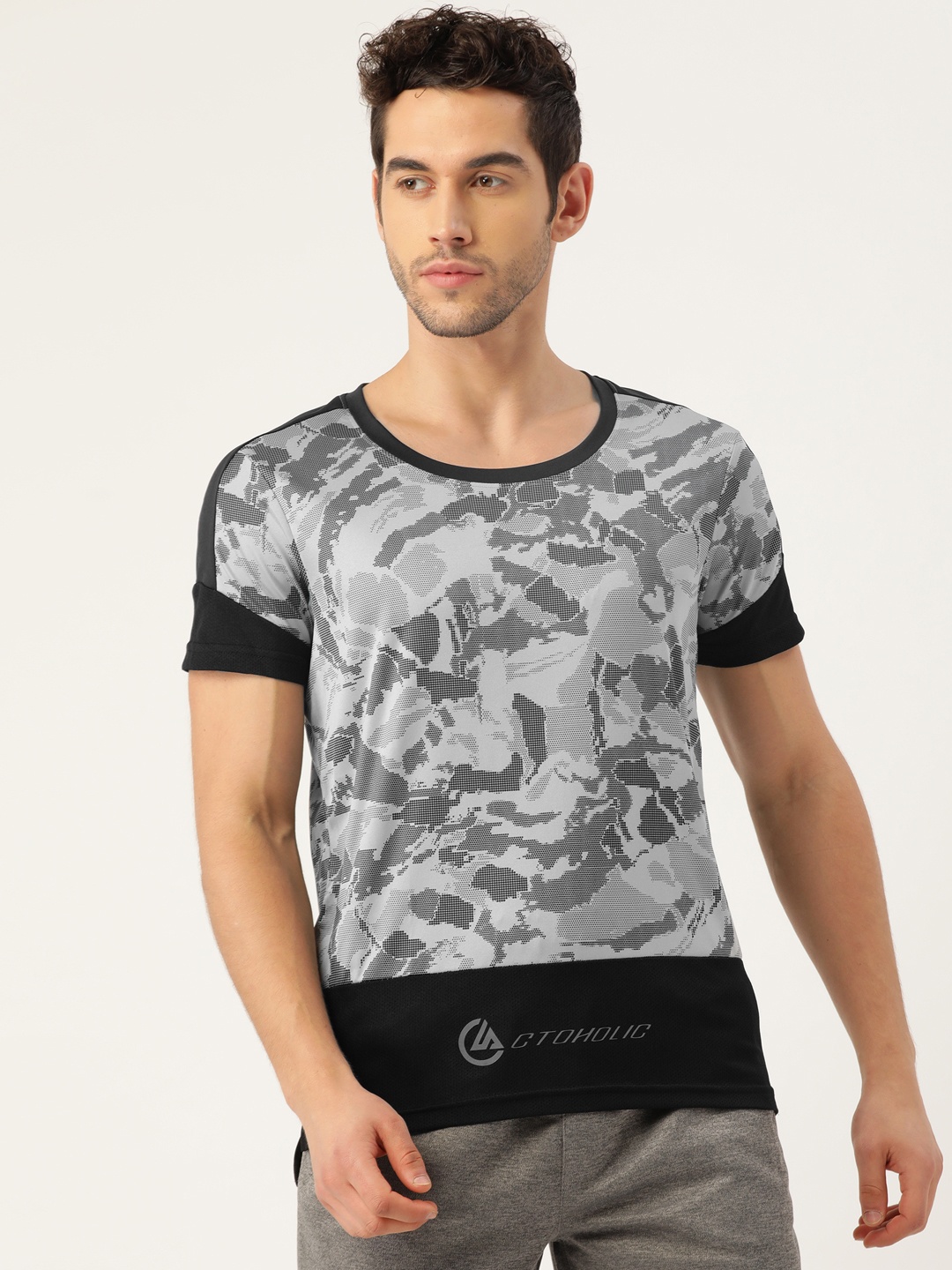 

ACTOHOLIC Men Black & Grey Printed Round Neck T-shirt