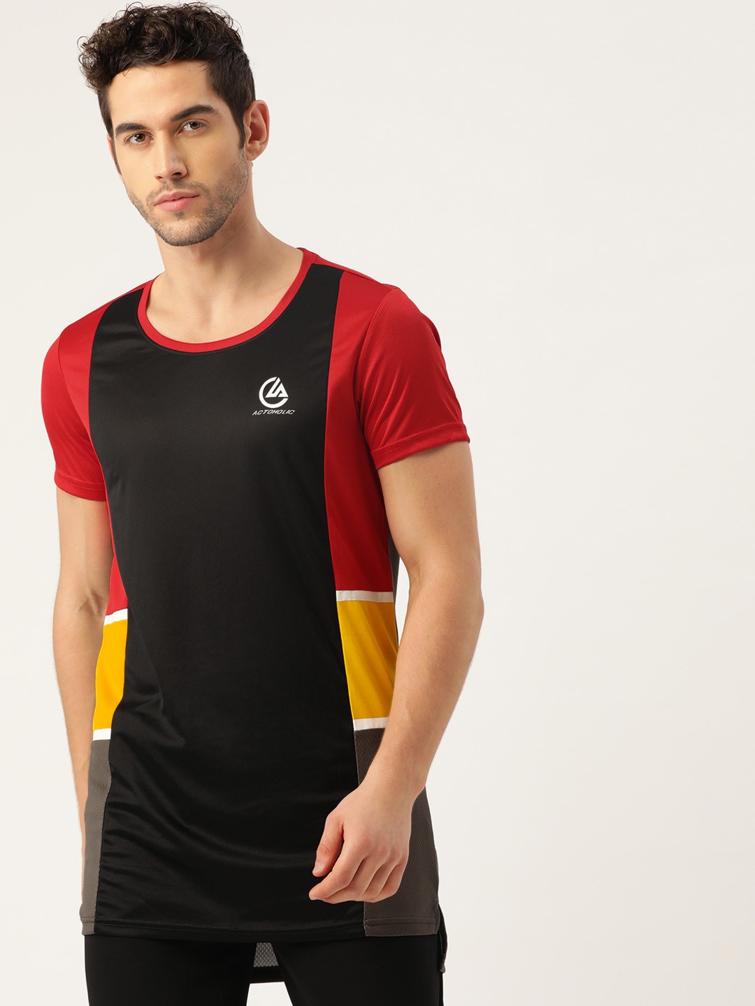 

ACTOHOLIC Men Black & Maroon Colourblocked Round Neck Longline T-shirt