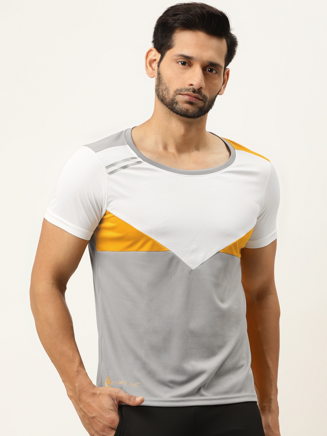 

ACTOHOLIC Men Grey & White Colourblocked Round Neck T-shirt