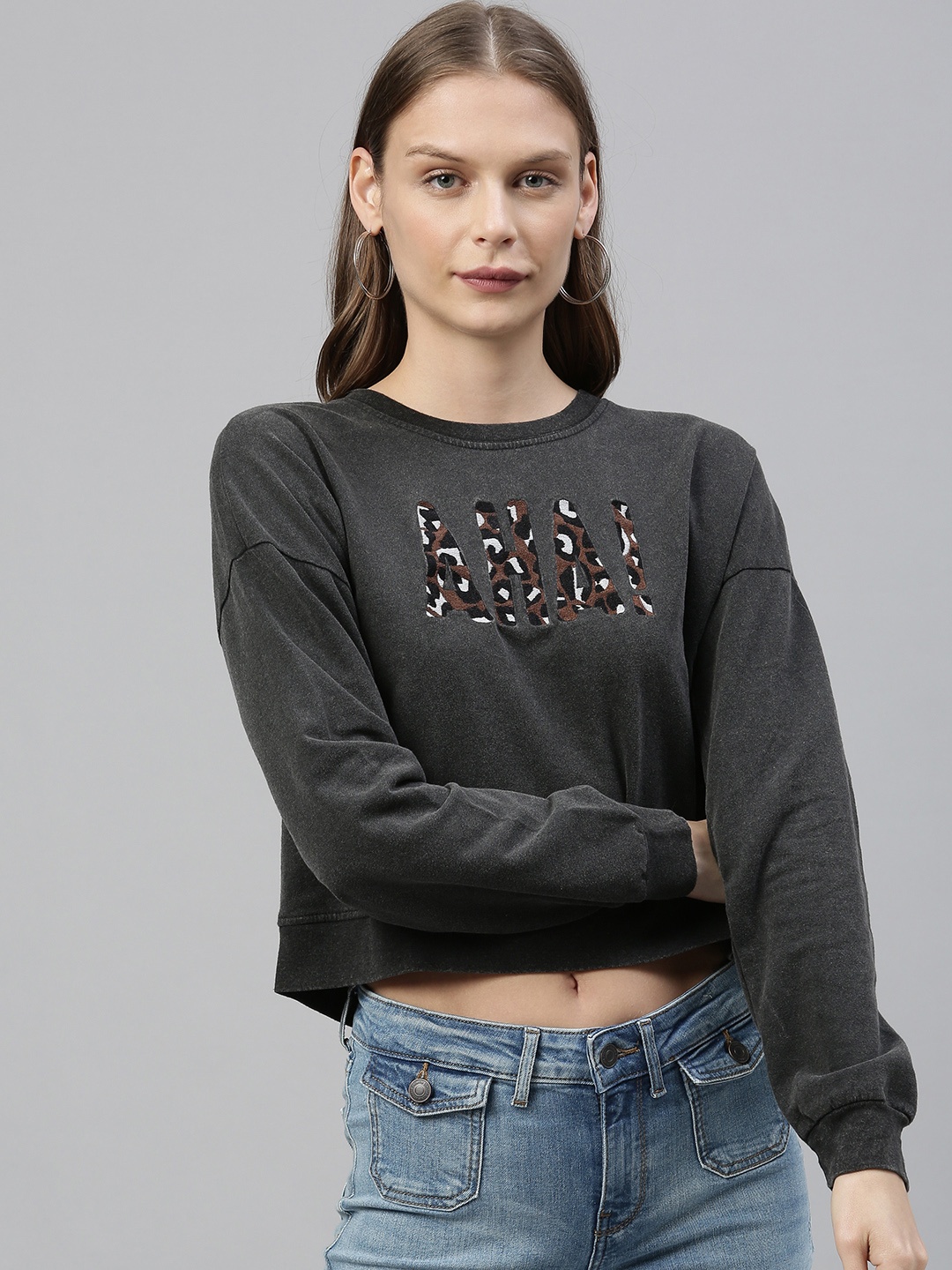 

Vero Moda Women Black Solid Cropped Sweatshirt with Applique Work