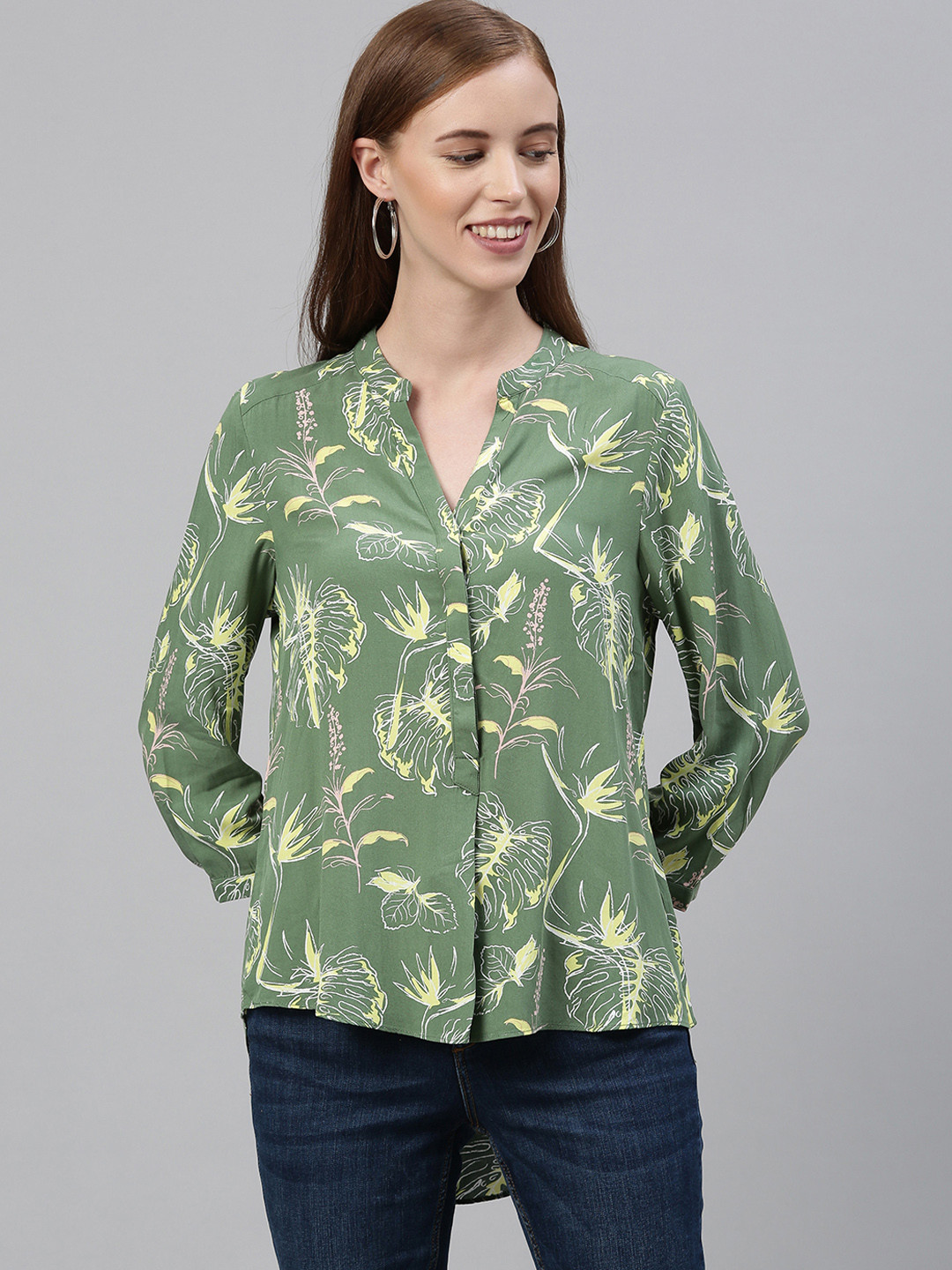 

Vero Moda Women Green & White Regular Fit Printed Casual Shirt
