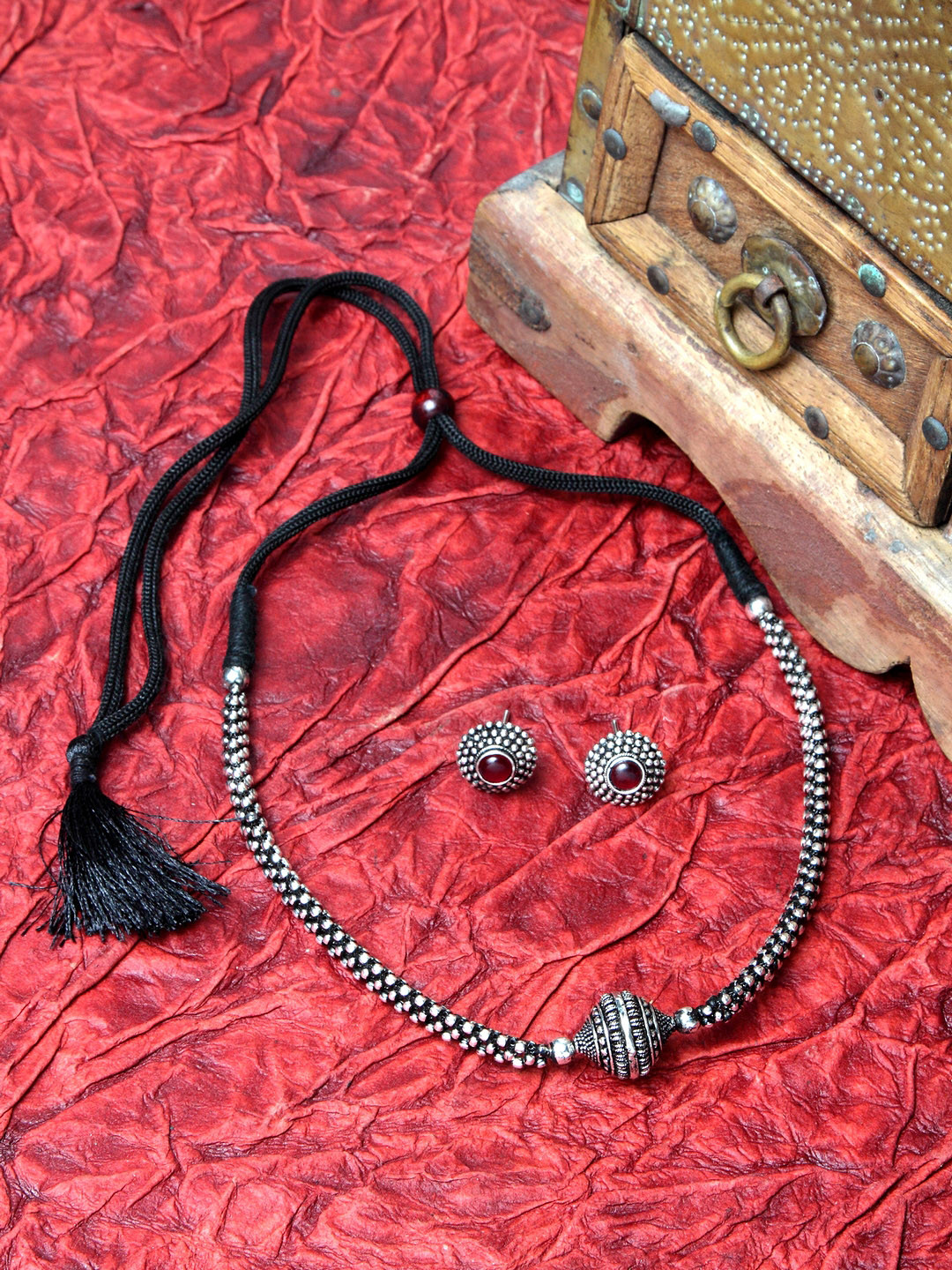

PANASH Oxidised Silver-Plated Maroon Stone-Studded Traditional Thushi Sustainable Handcrafted Jewellery Set