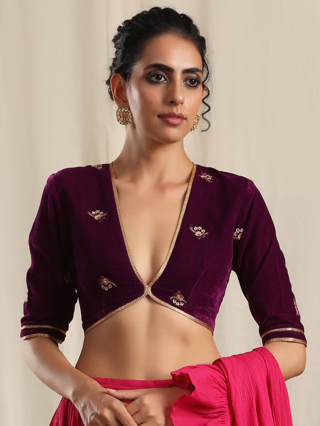 

trueBrowns Women Burgundy & Gold-Coloured Embroidered Velvet Saree Blouse