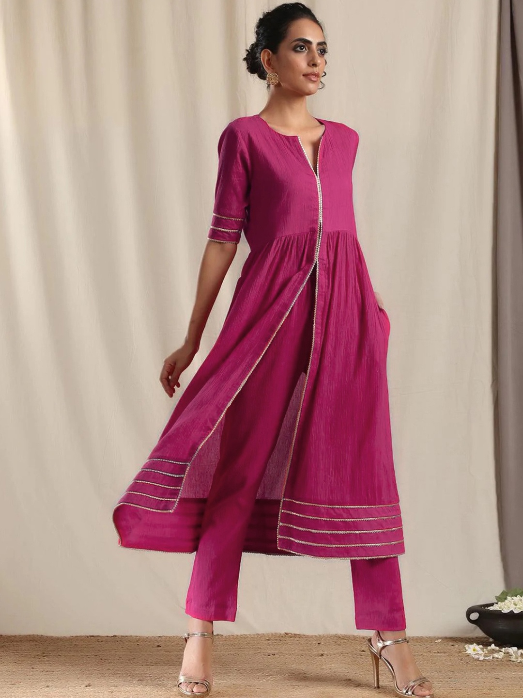 

trueBrowns Women Pink Solid Kurta with Trousers