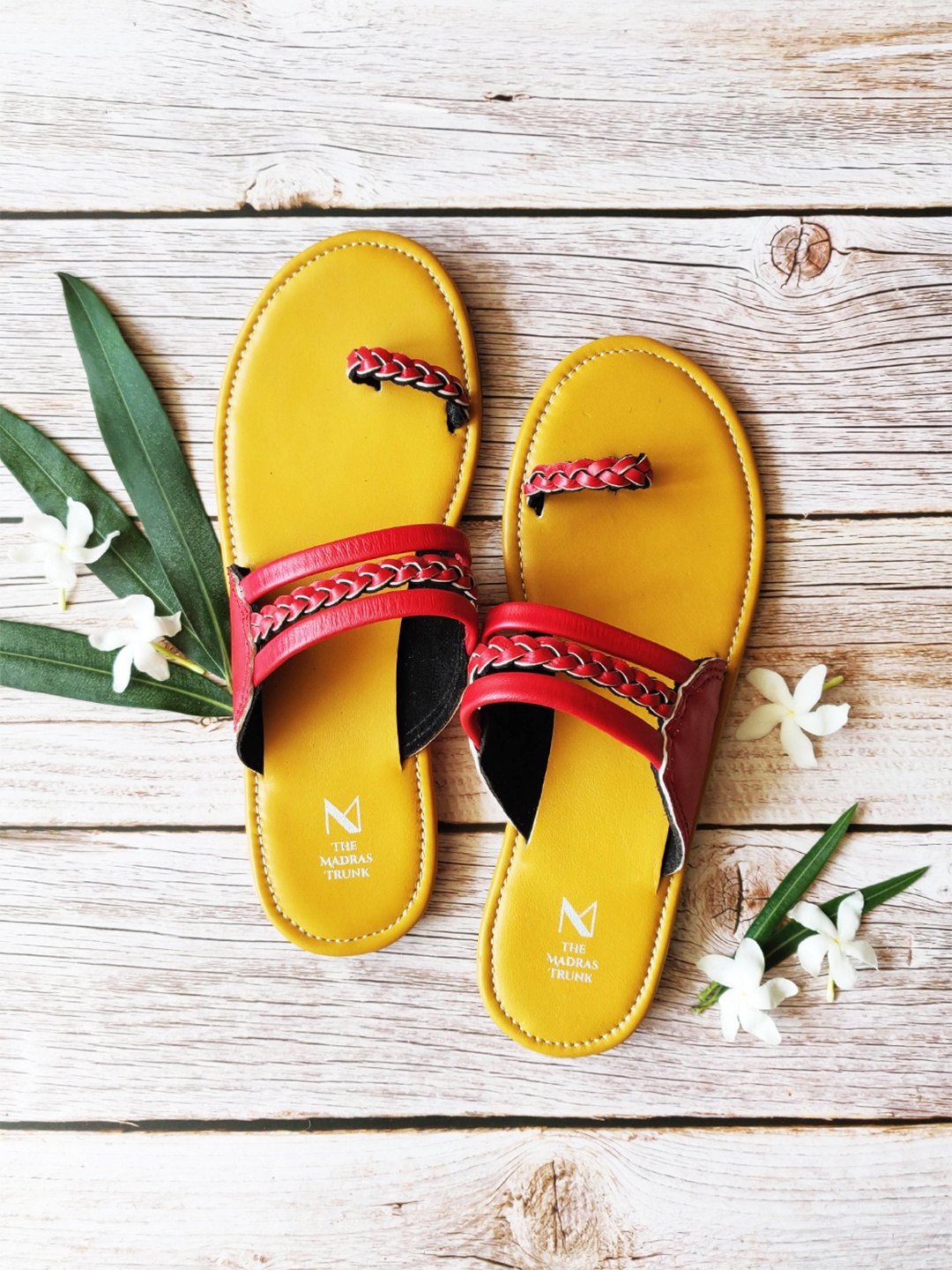 

THE MADRAS TRUNK Women Red Woven Design Leather One Toe Flats