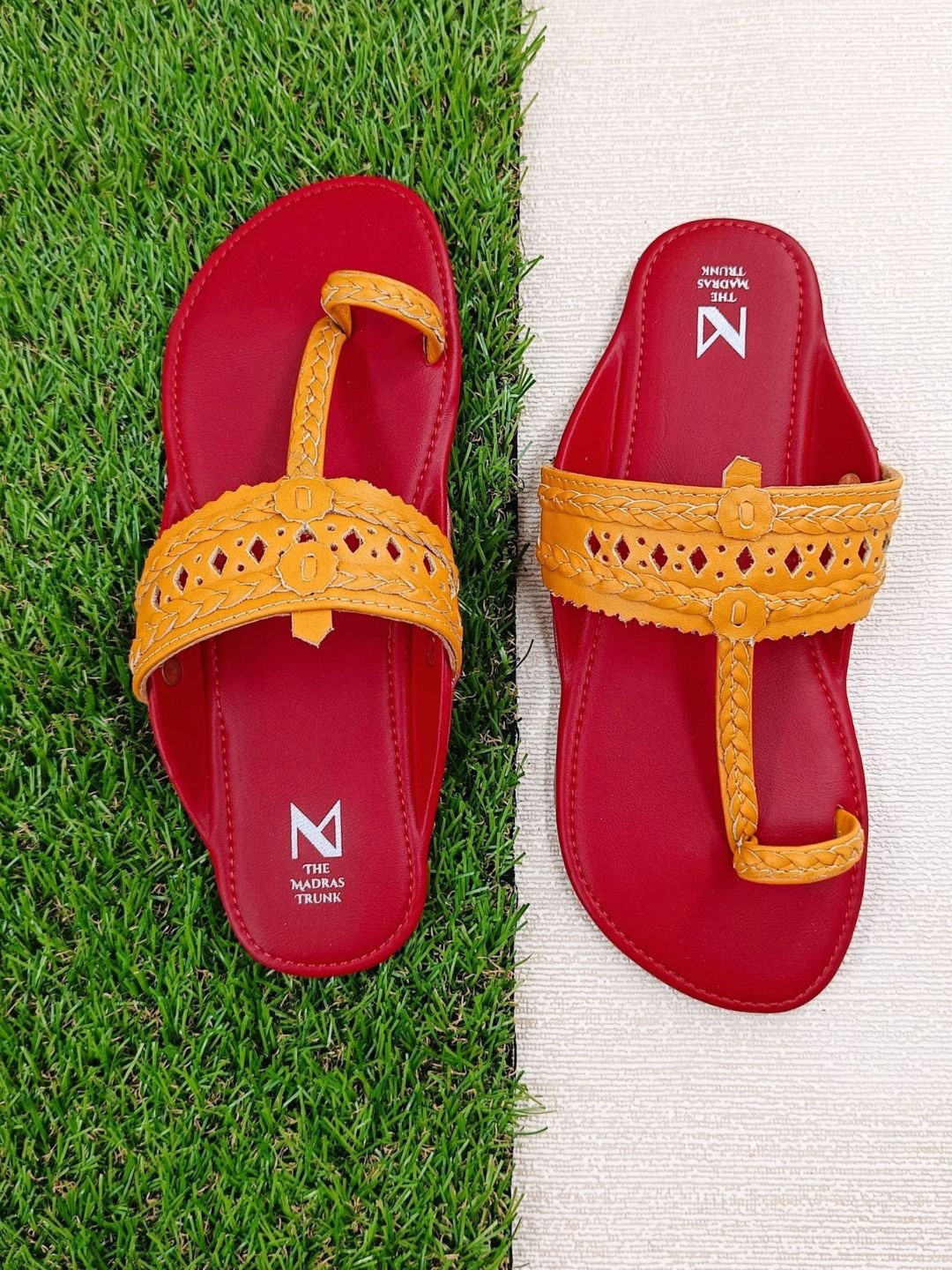 

THE MADRAS TRUNK Women Mustard Textured Leather One Toe Kolhapuri Flats