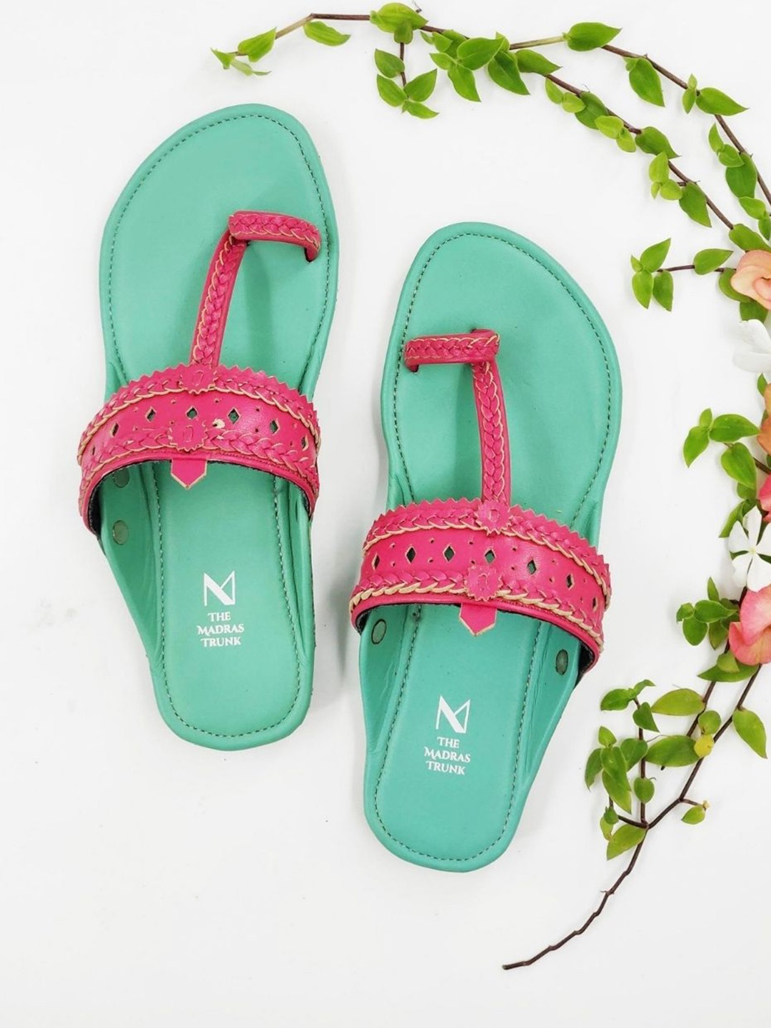 

THE MADRAS TRUNK Women Pink Colourblocked Leather One Toe Kolhapuri Flats