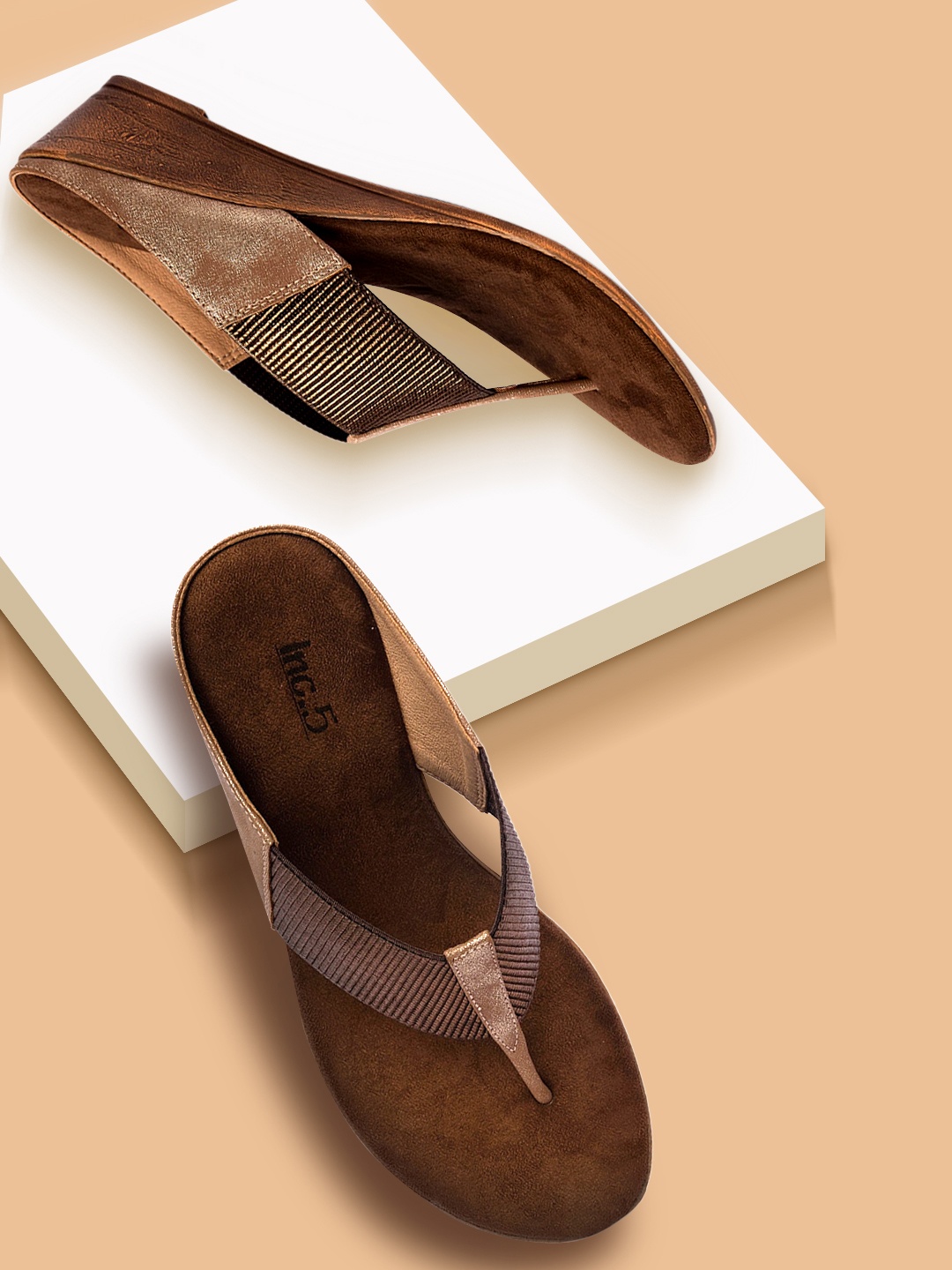 

Inc 5 Women Brown Striped Wedges