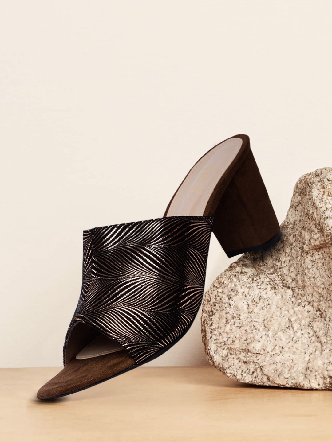 

Inc 5 Women Black & Gold-Toned Solid Heels