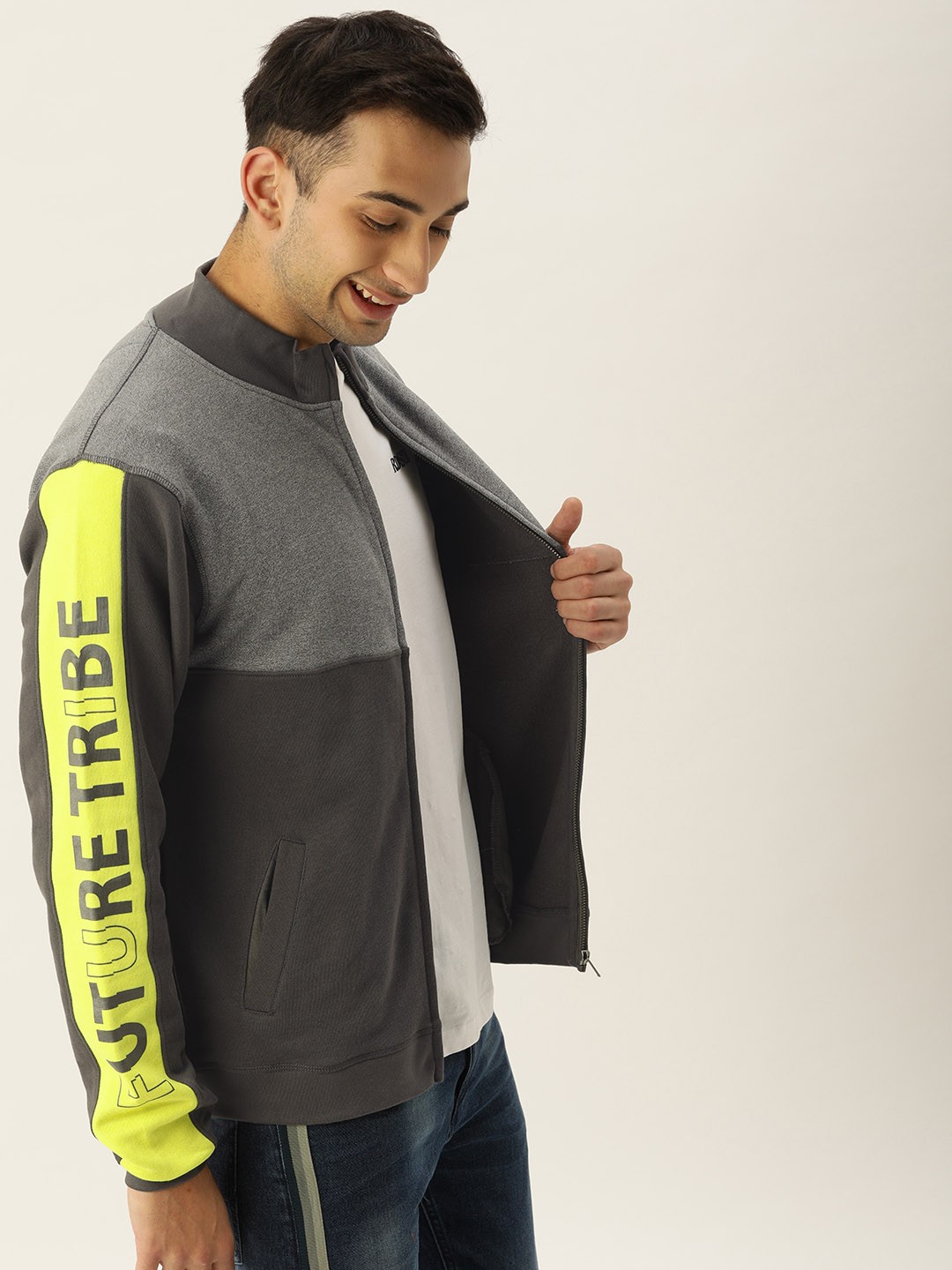 

Flying Machine Men Grey Colourblocked Sweatshirt with Print Detail