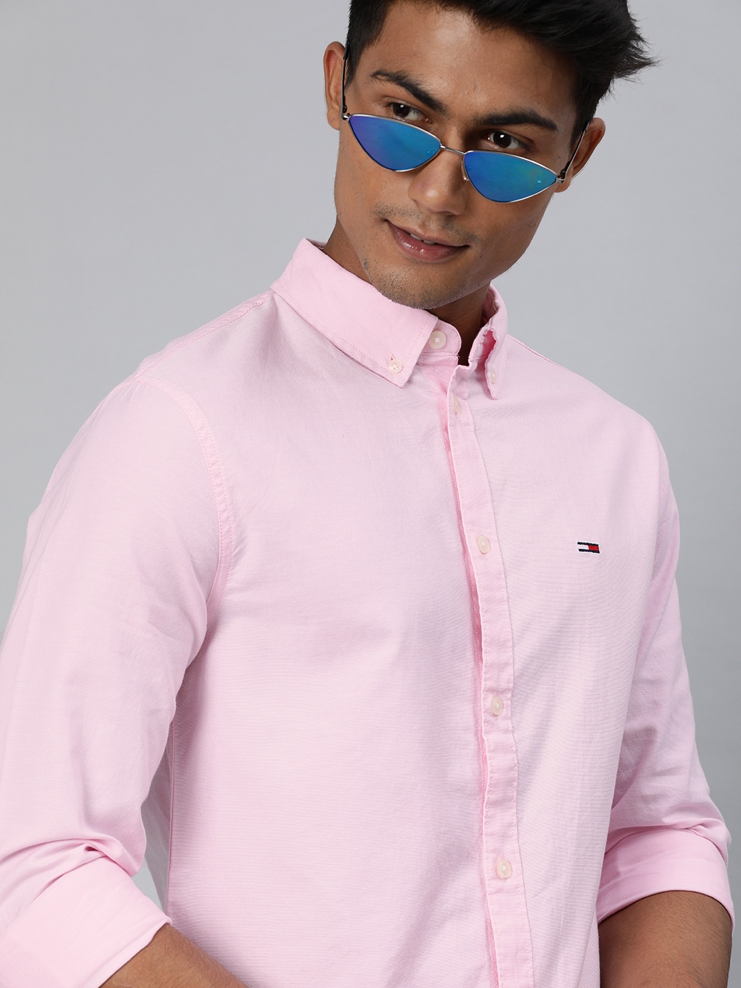 

Tommy Hilfiger Men Pink Slim Fit Solid Casual Shirt