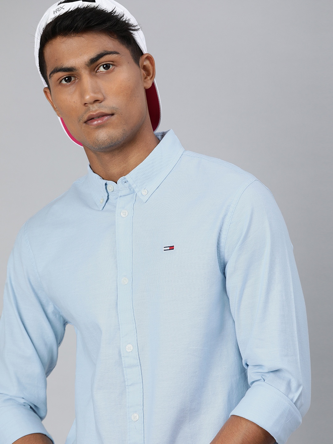 

Tommy Hilfiger Men Blue Slim Fit Solid Casual Shirt