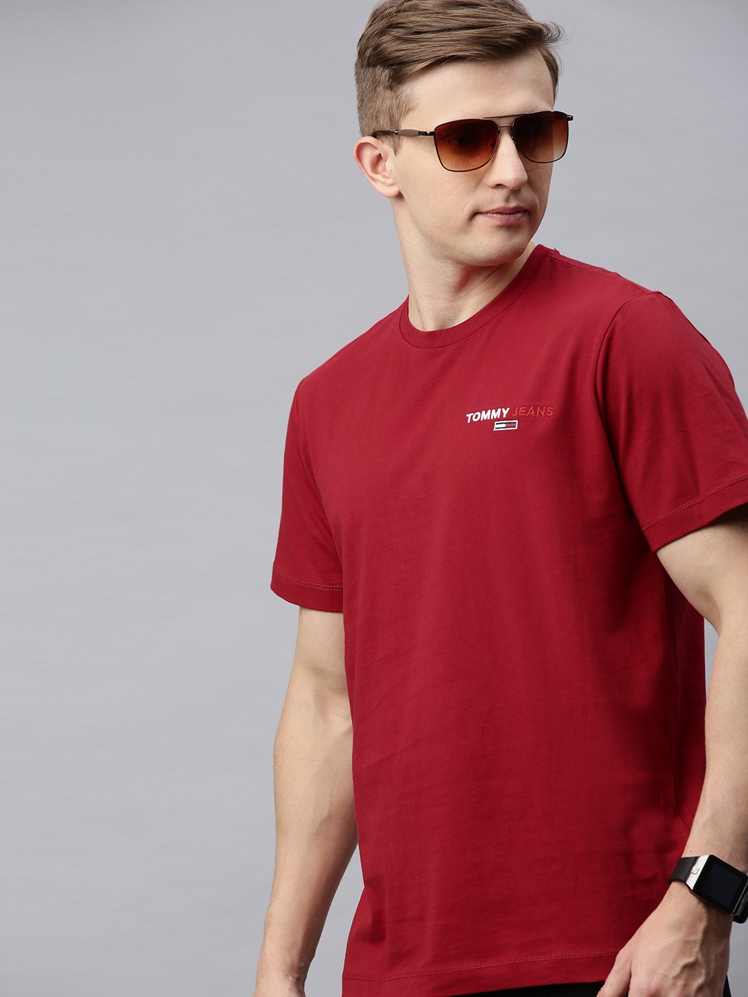 

Tommy Hilfiger Men Maroon Solid Round Neck Pure Cotton T-shirt