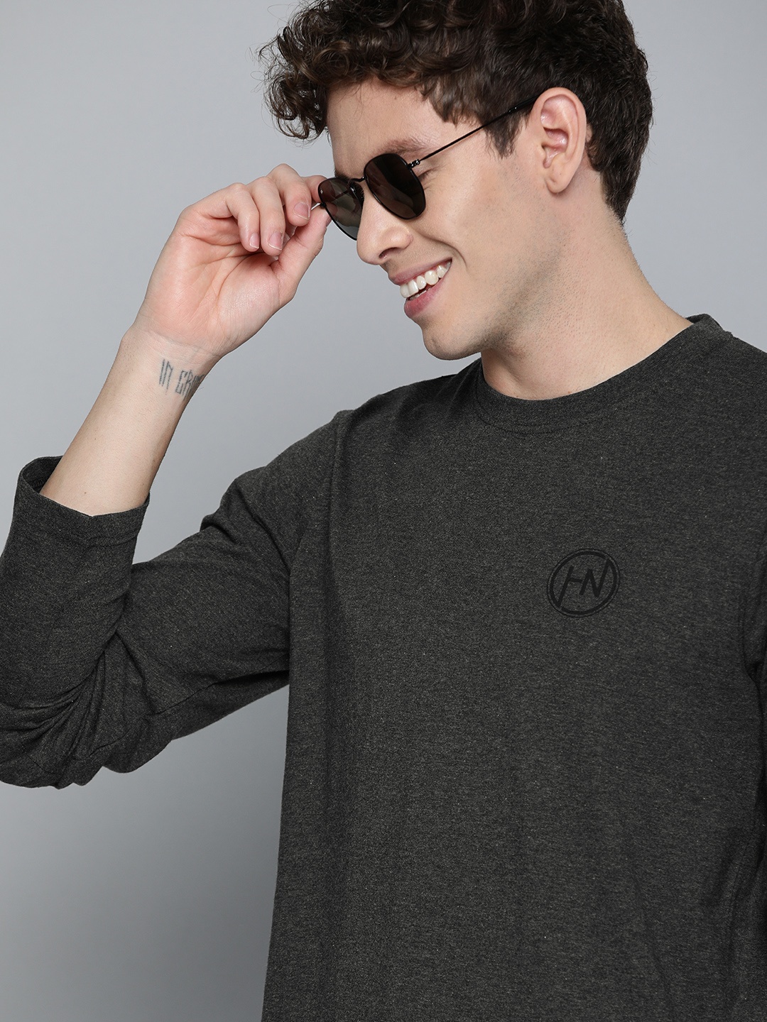 

HERE&NOW Men Charcoal Solid Round Neck T-shirt