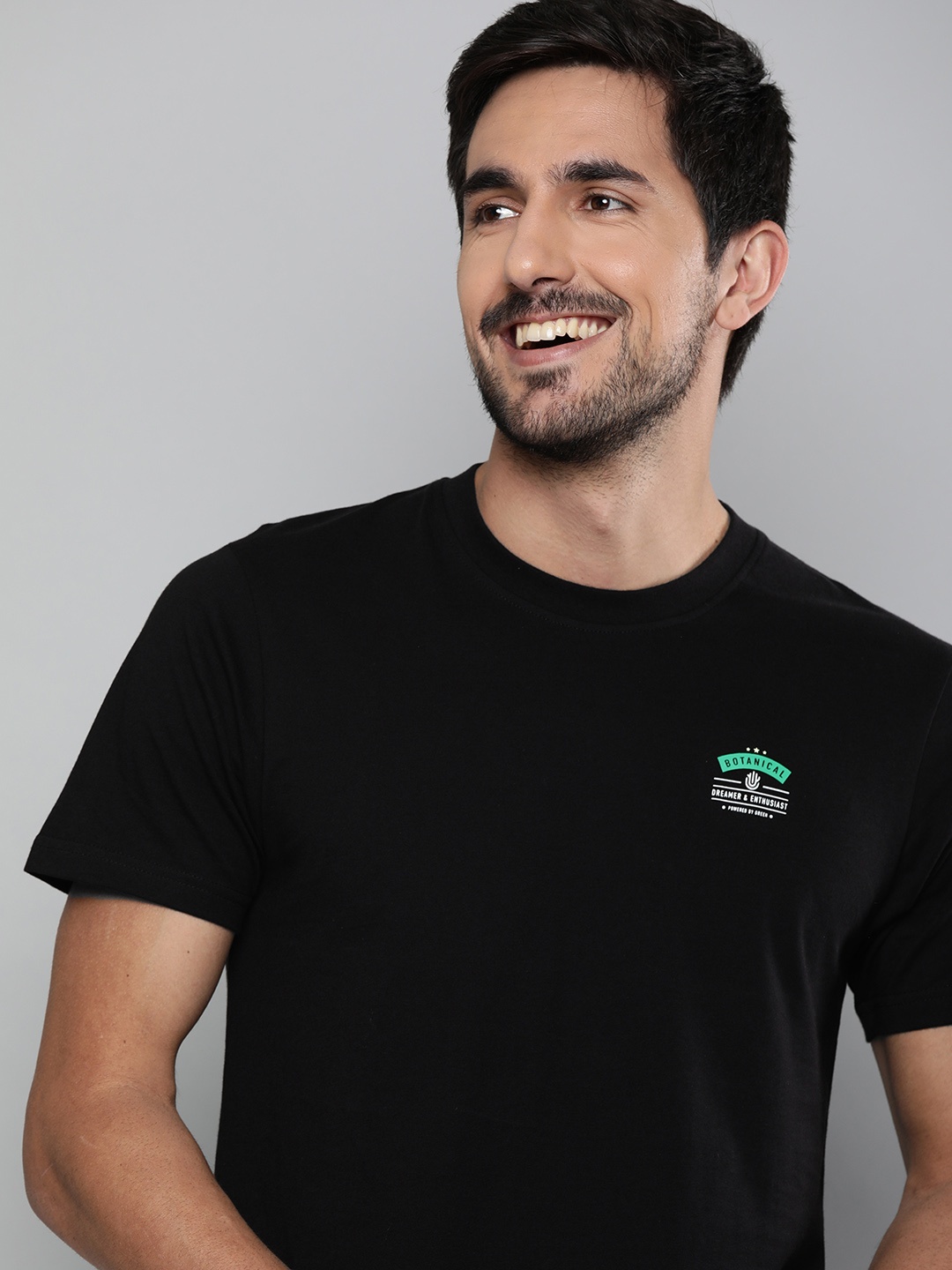 

HERE&NOW Men Black Solid Round Neck T-shirt
