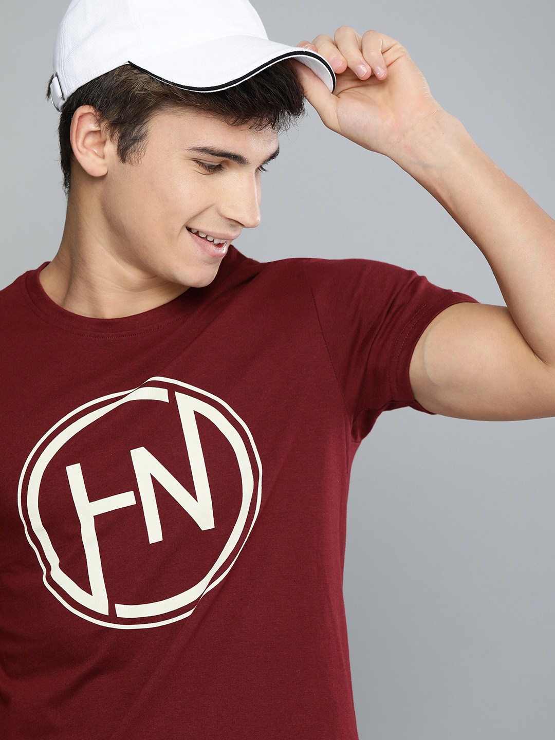 

HERENOW Men Maroon Printed Round Neck Pure Cotton T-shirt