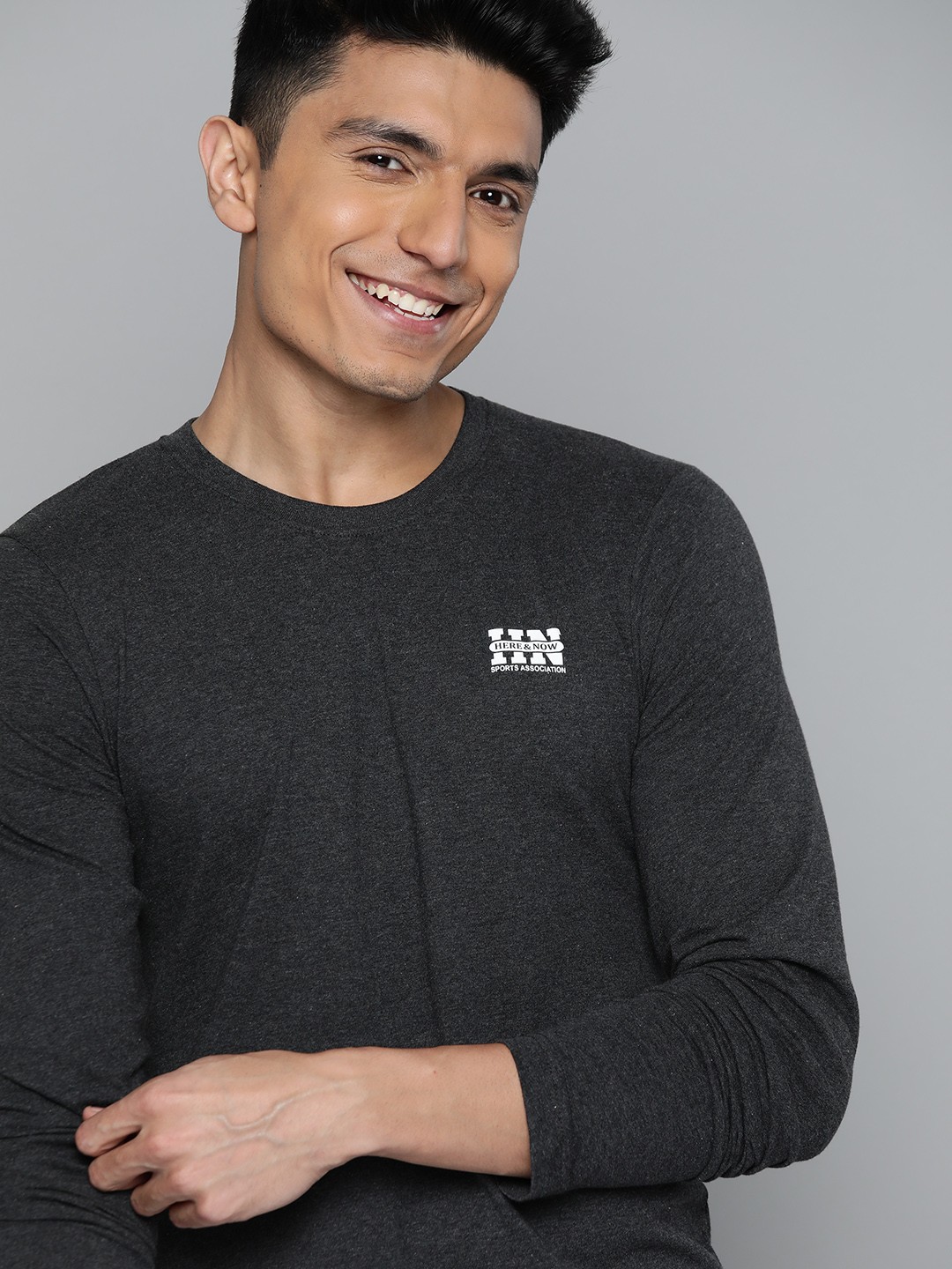 

HERE&NOW Men Charcoal Grey Solid Round Neck T-shirt