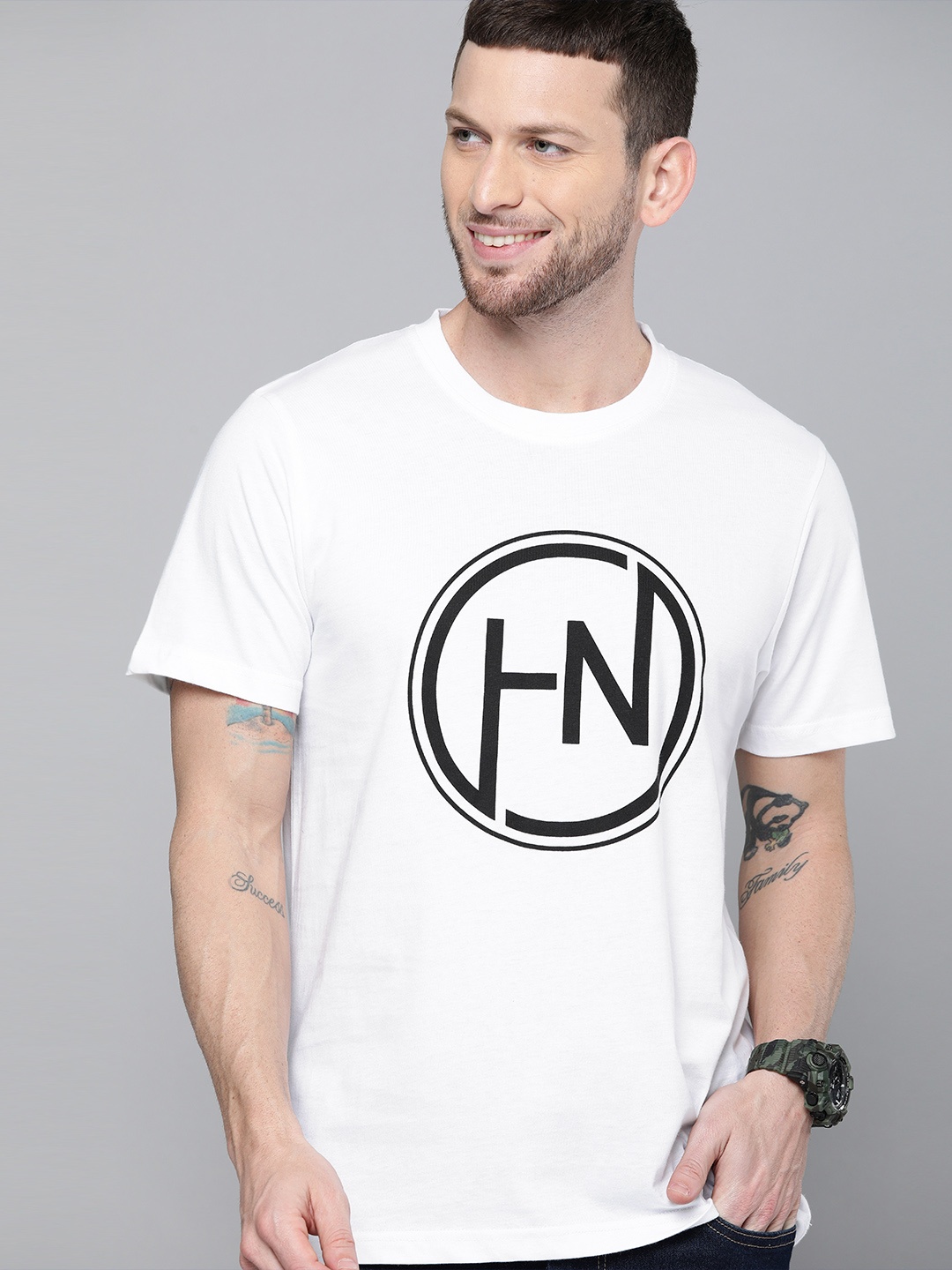 

HERENOW Men White Printed Round Neck Pure Cotton T-shirt