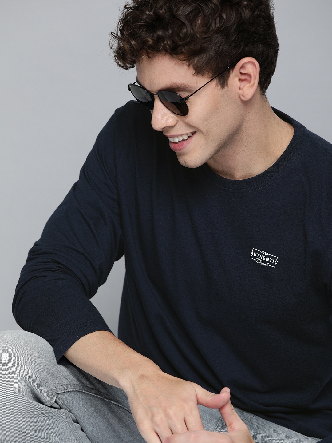

HERE&NOW Men Navy Blue Solid Round Neck T-shirt