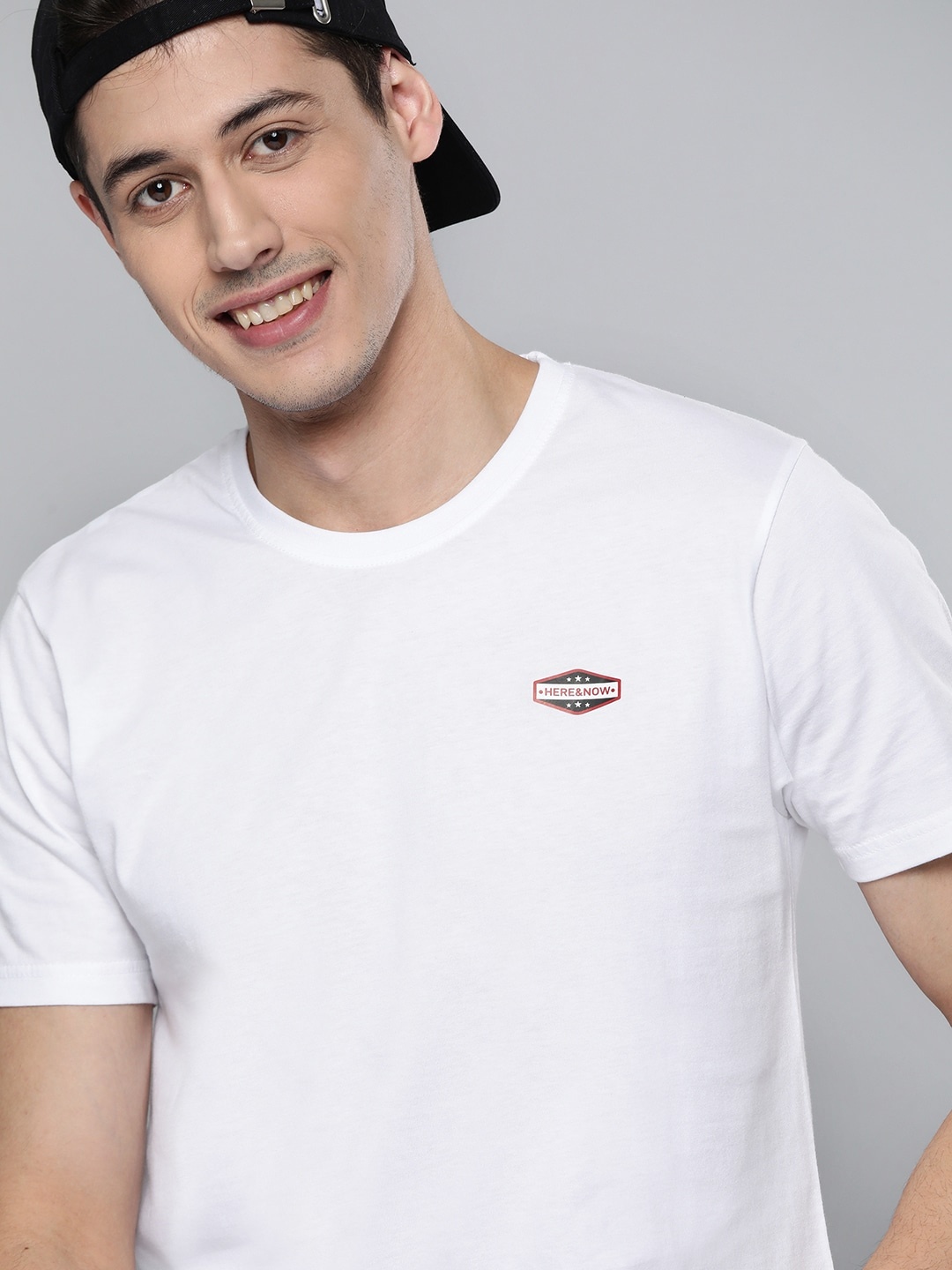 

HERENOW Men White Solid Round Neck Pure Cotton T-shirt