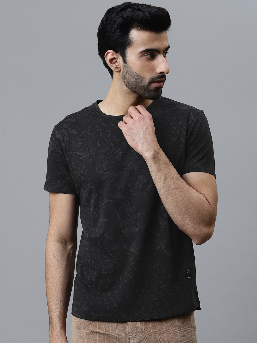 

Blackberrys Men Charcoal Grey Black Printed Round Neck Pure Cotton T-shirt