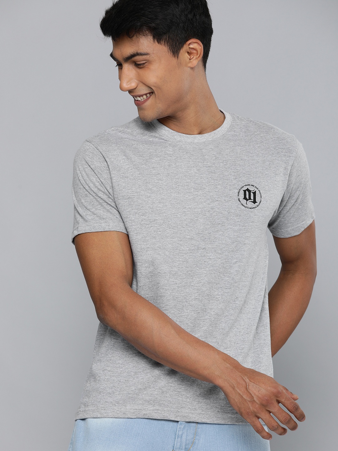 

HERE&NOW Men Grey Solid Round Neck T-shirt