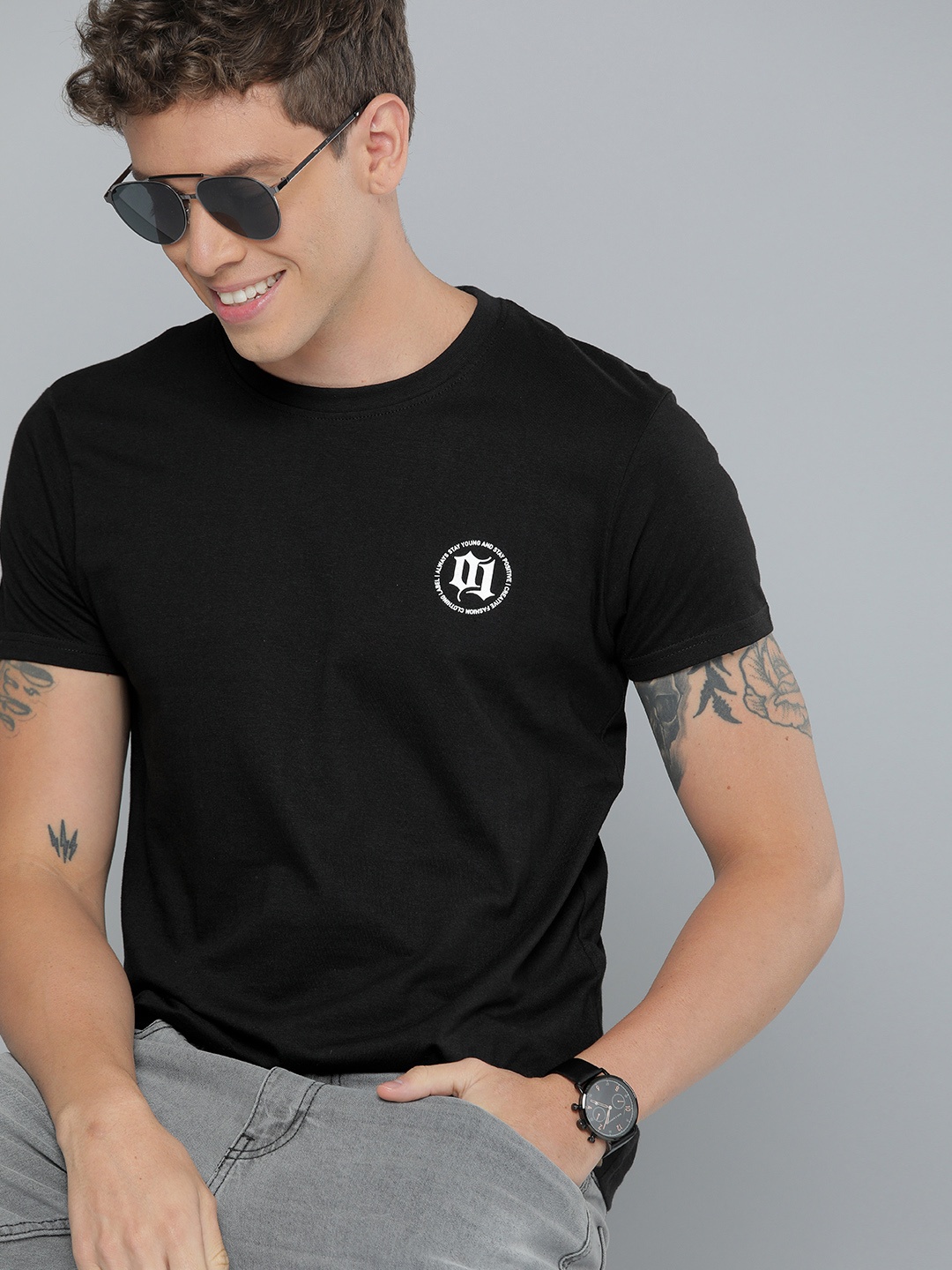 

HERENOW Men Black Solid Round Neck Pure Cotton T-shirt