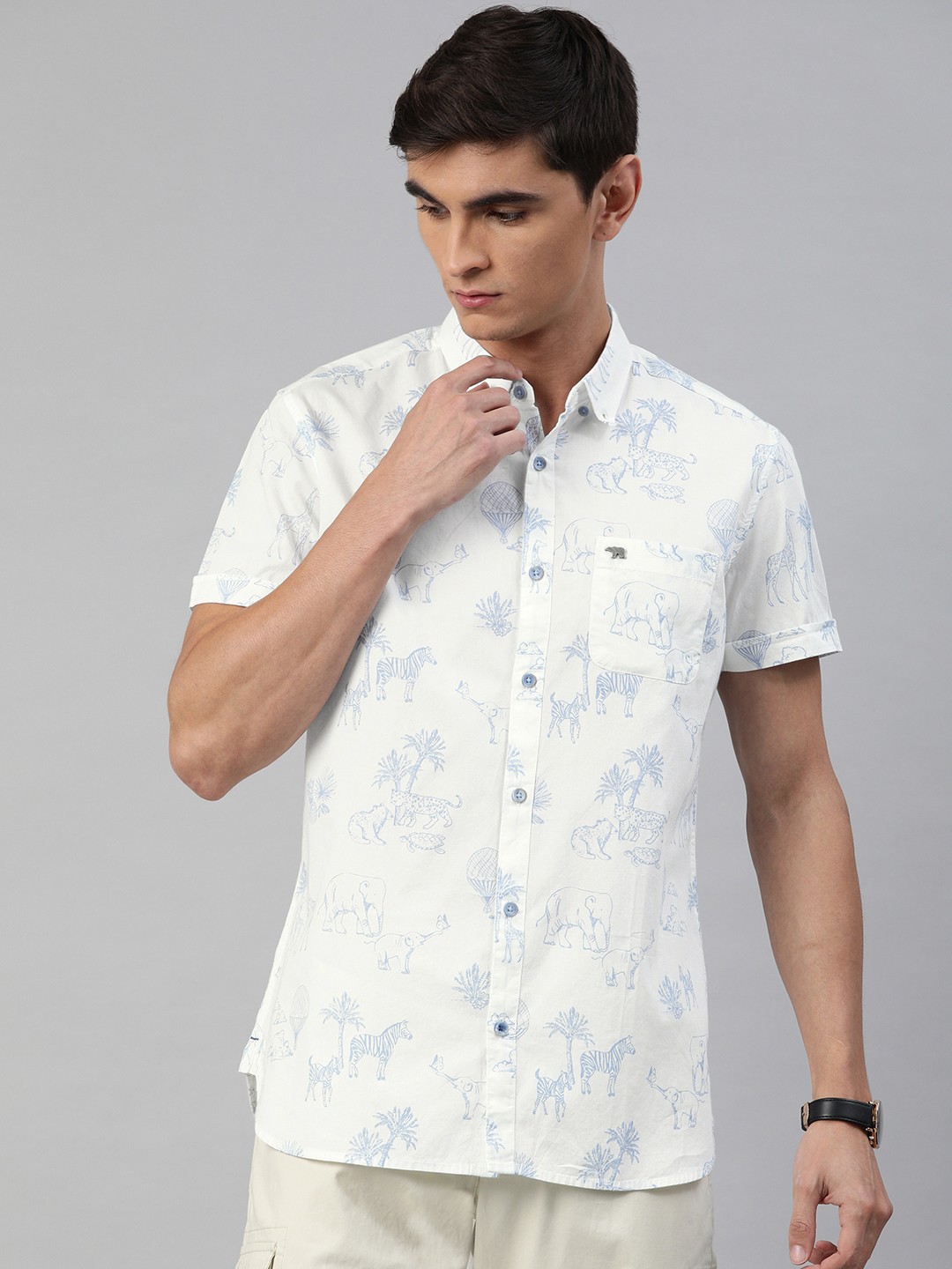 

THE BEAR HOUSE Men Off-White & Blue Slim Fit Conversational Printed Casual Shirt