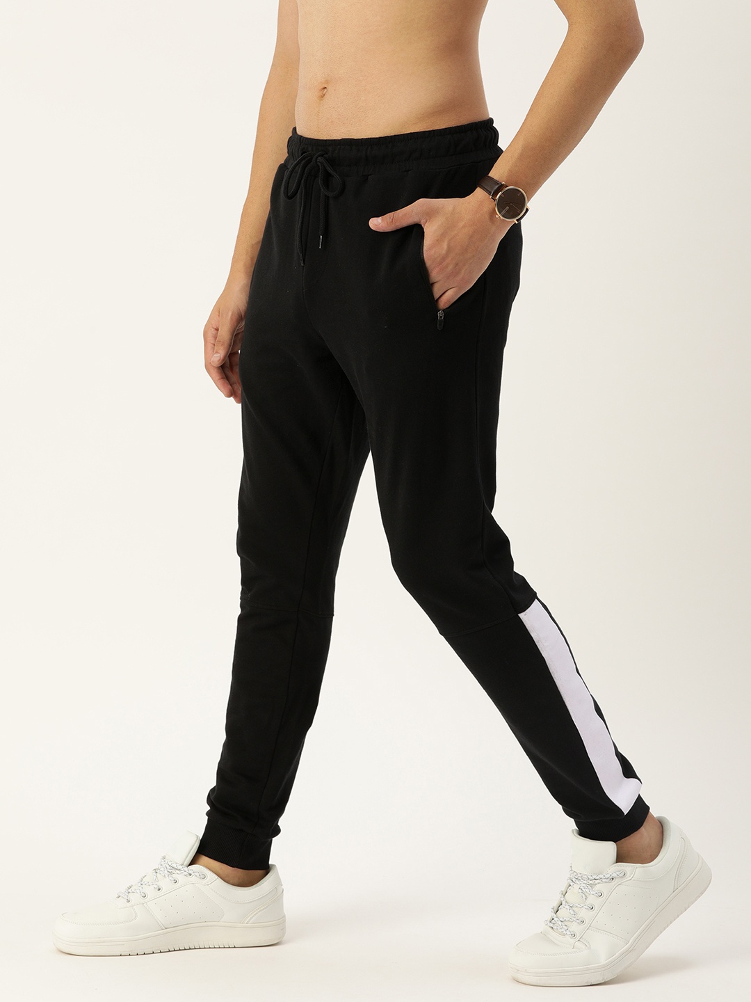 

Flying Machine Men Black Solid Straight-Fit Joggers