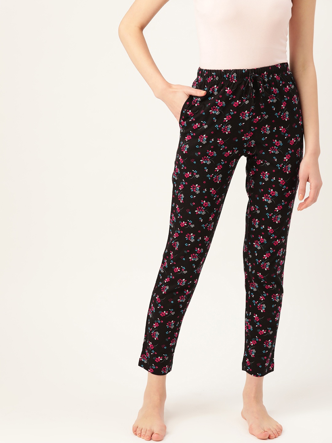 

ETC Women White & Black Pure Cotton Floral Printed Crop Lounge Pants