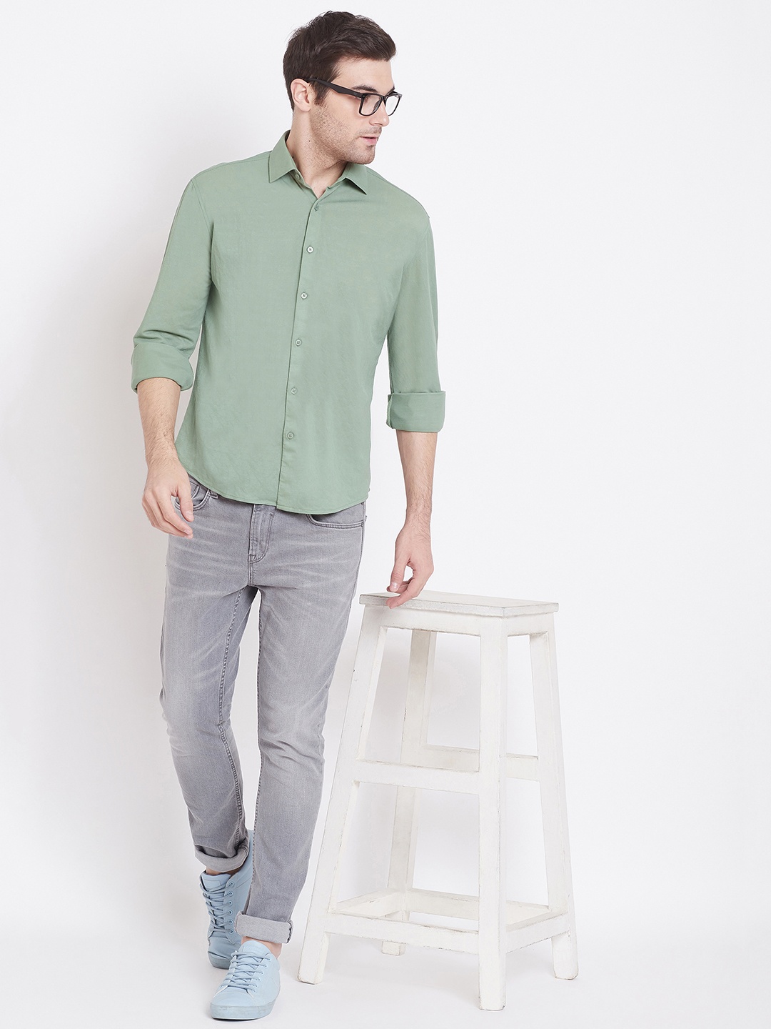 

Crimsoune Club Men Green Slim Fit Solid Casual Shirt