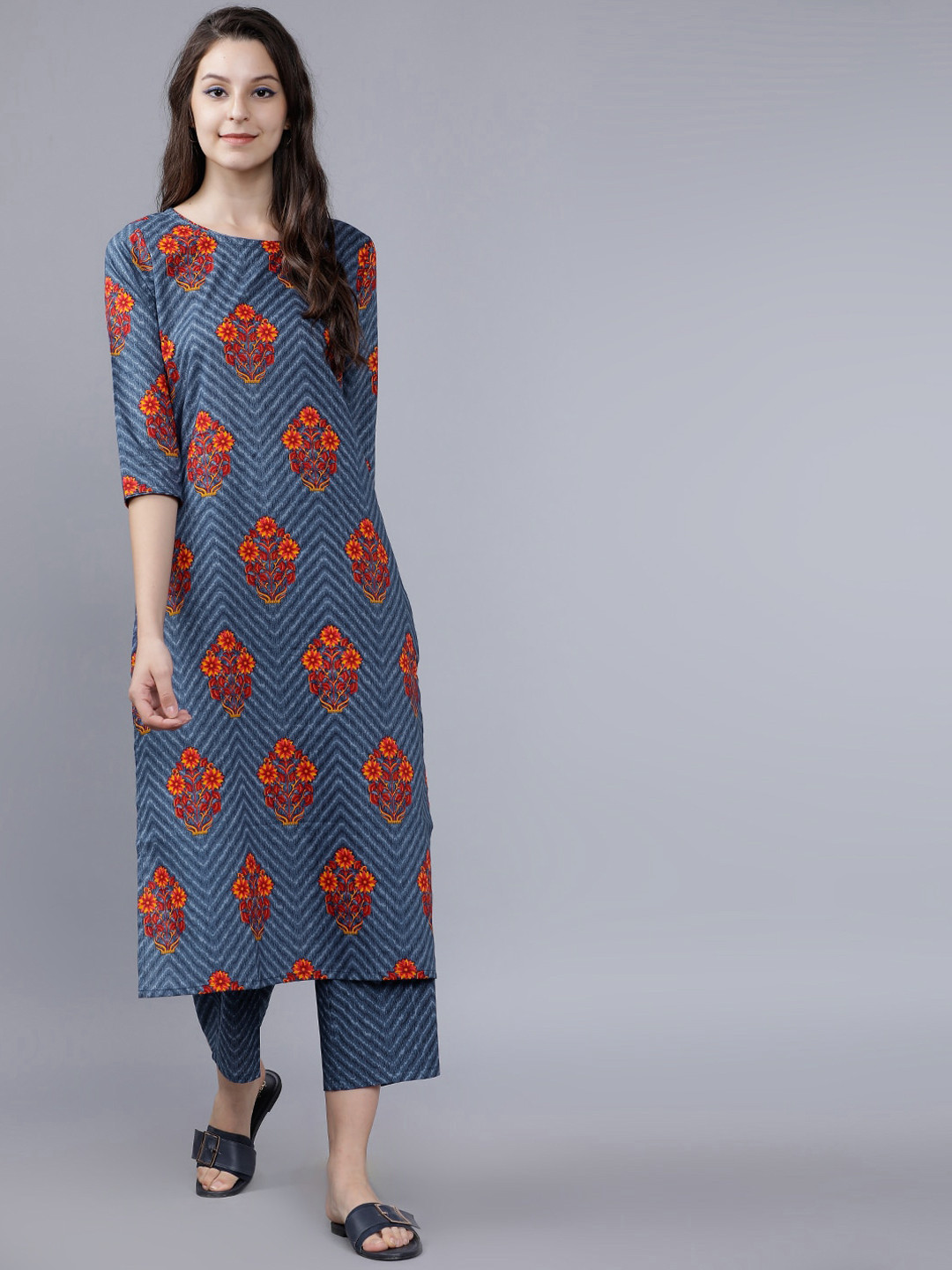 

Vishudh Women Navy Blue & Red Printed Kurta with Palazzos