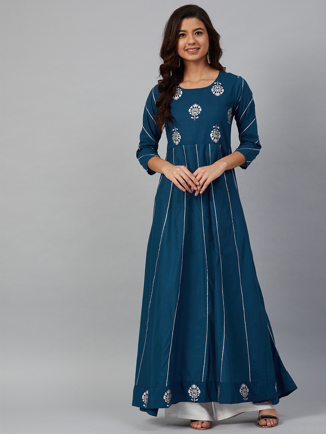 

Meeranshi Women Teal Blue & Silver-Toned Printed Anarkali Kurta