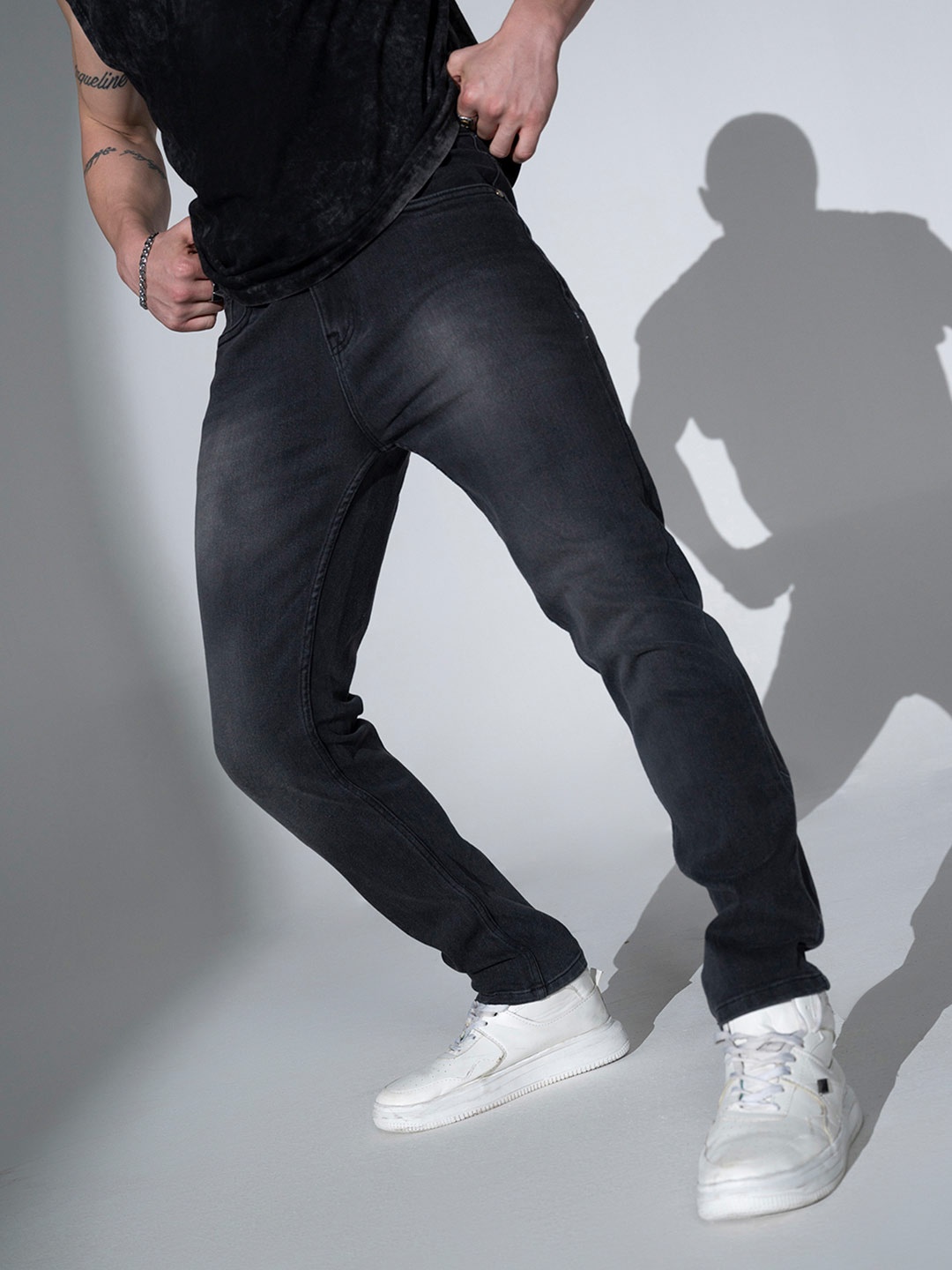 

Hubberholme Men Black Slim Fit Mid-Rise Clean Look Stretchable Jeans