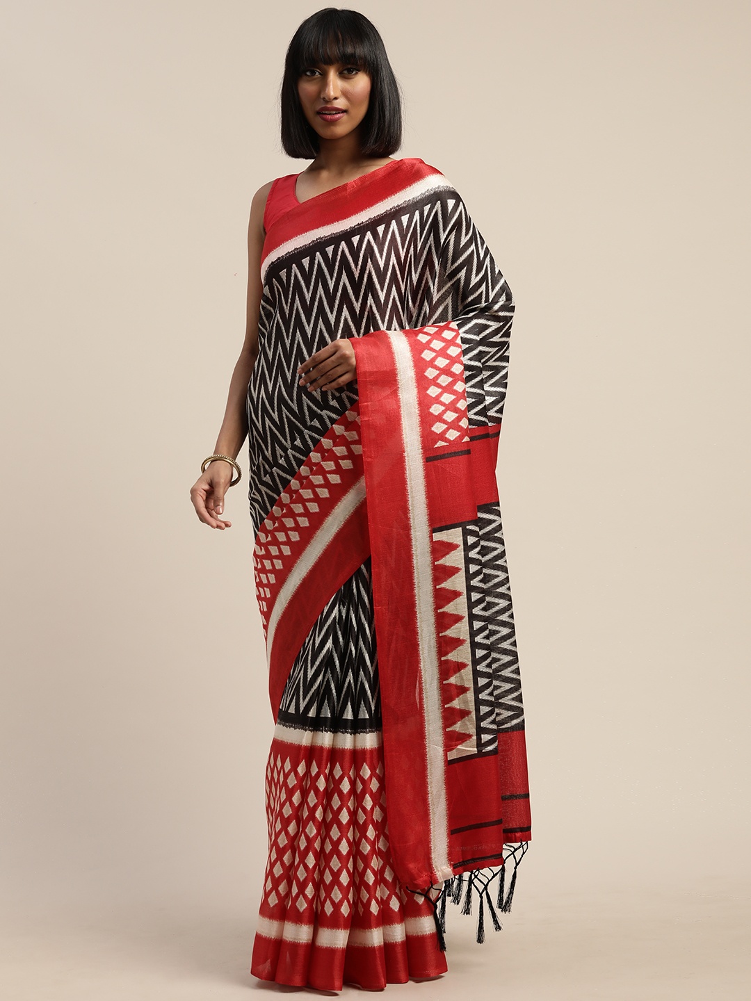 

Rajnandini Black & White Silk Blend Printed Saree