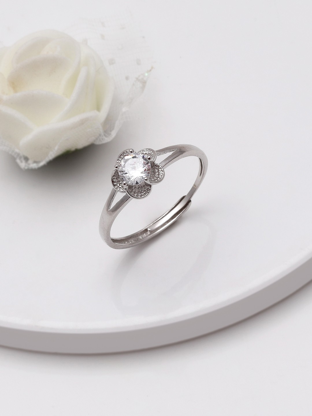 

GIVA Sterling Silver Zircon Flower Ring with 925 Stamp