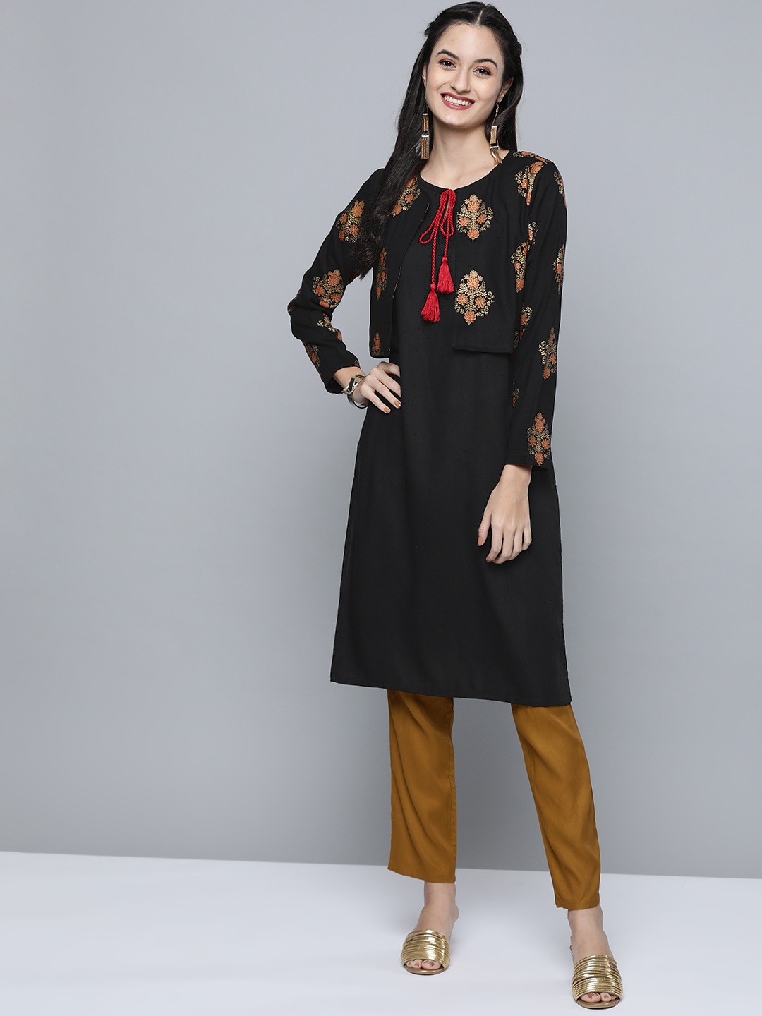 

HERE&NOW Women Black & Golden Solid Straight Kurta With Ethnic Jacket