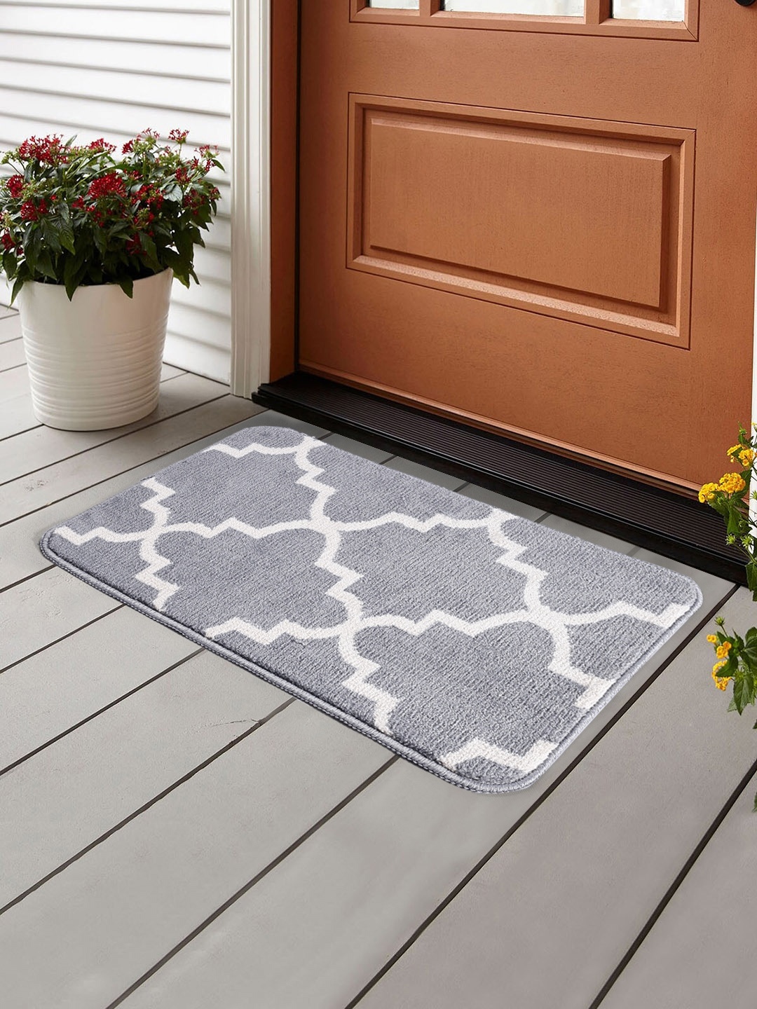 

Saral Home Grey & Beige Ogee Design Anti-Skid Bath Rug