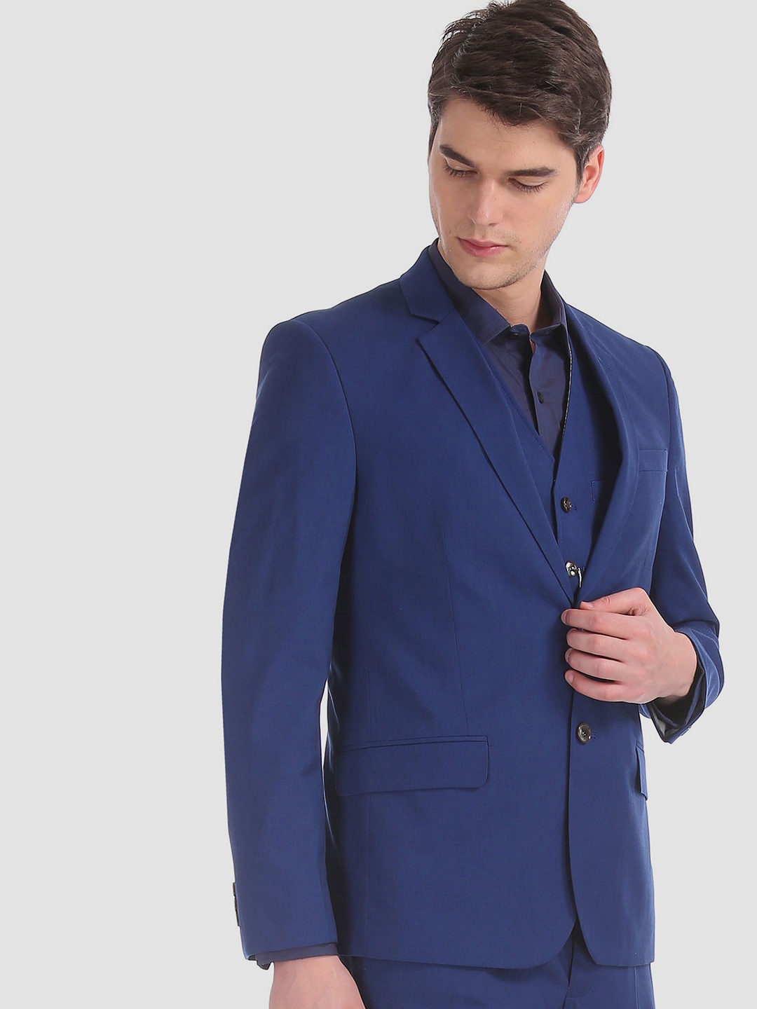 

Arrow Men Blue Solid Single-Breasted Formal Suit