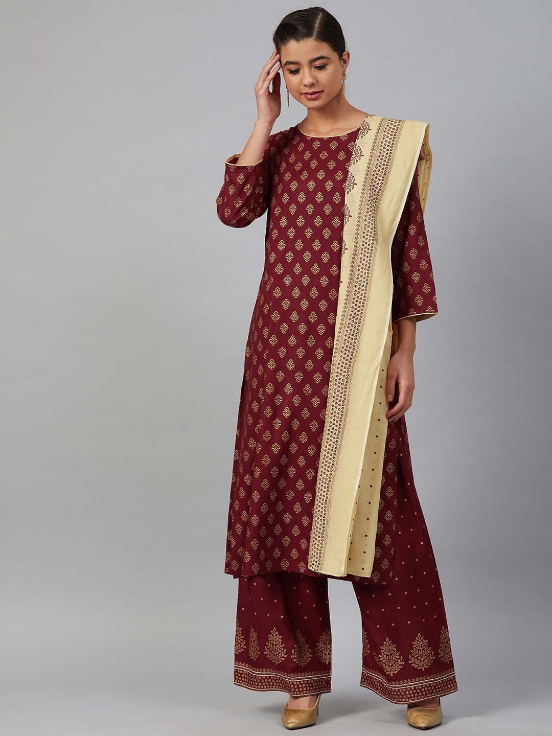 

Jompers Women Maroon & Golden Printed Kurta with Palazzos & Dupatta