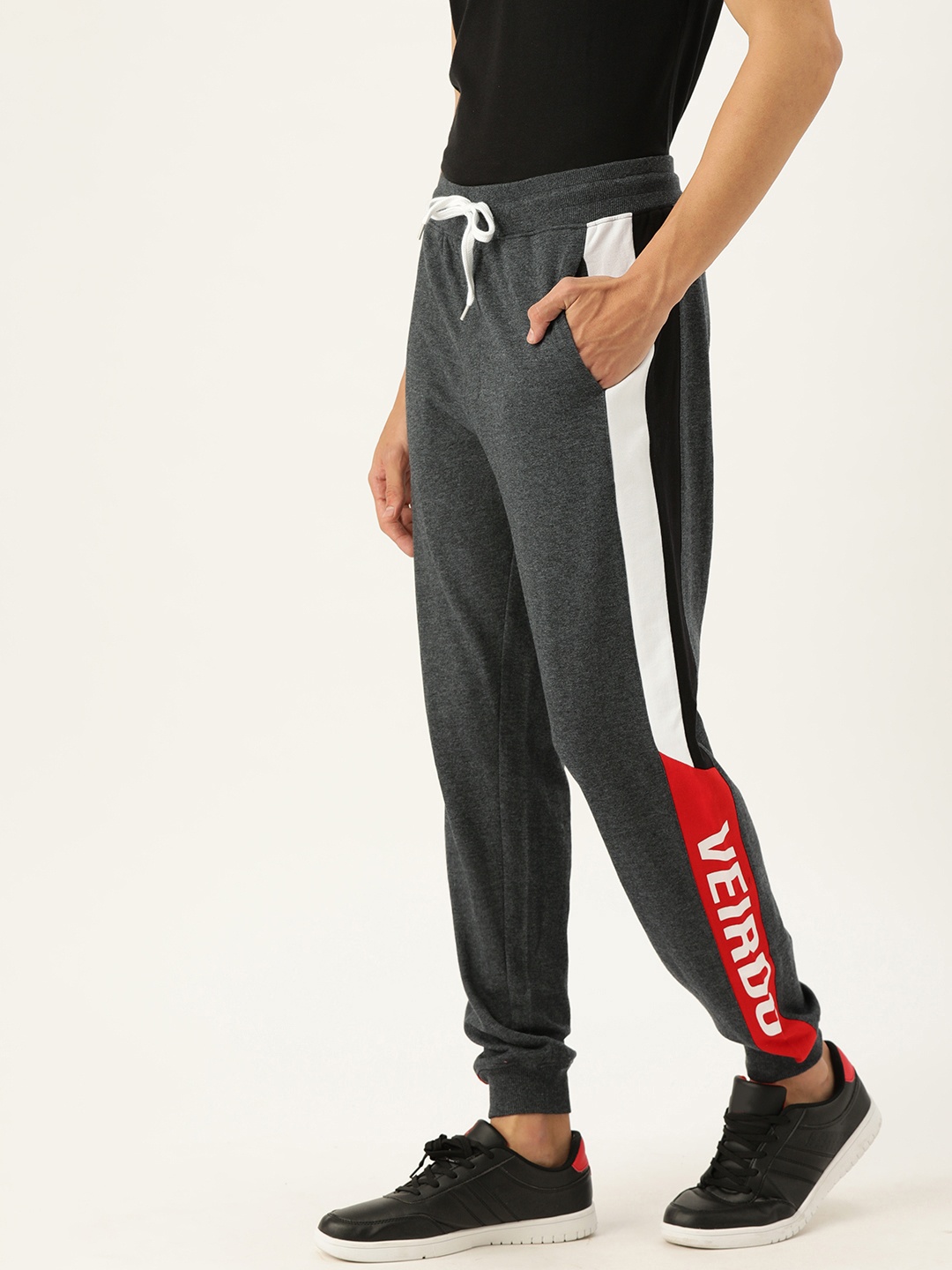

VEIRDO Men Charcoal Grey Printed Regular Fit Joggers