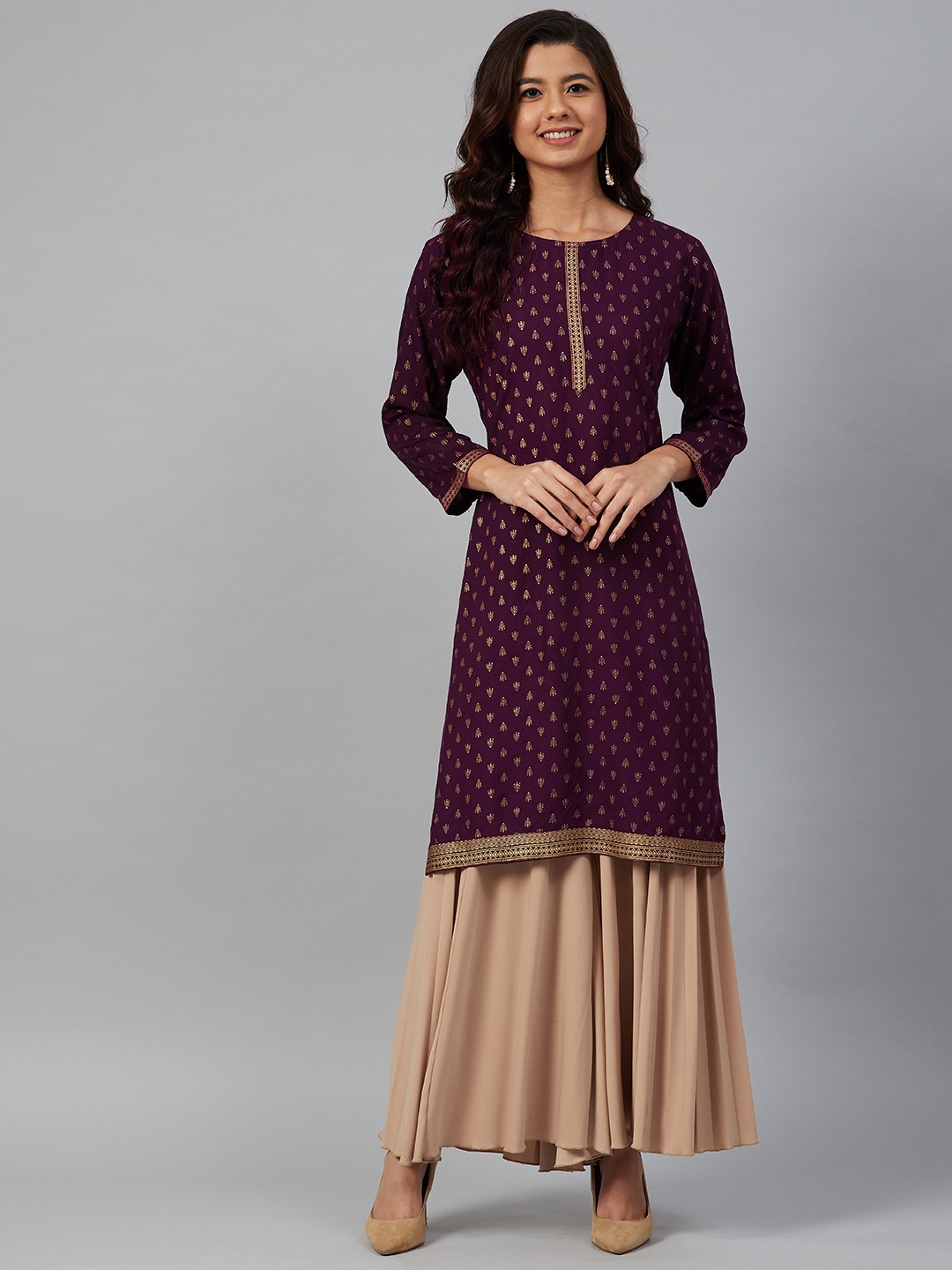

Meeranshi Women Aurbergine & Golden Printed Straight Kurta, Violet