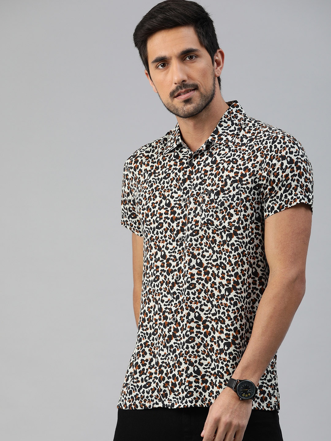 

THE BEAR HOUSE Men White & Black Slim Fit Animal Printed Bowling Collar Casual Shirt